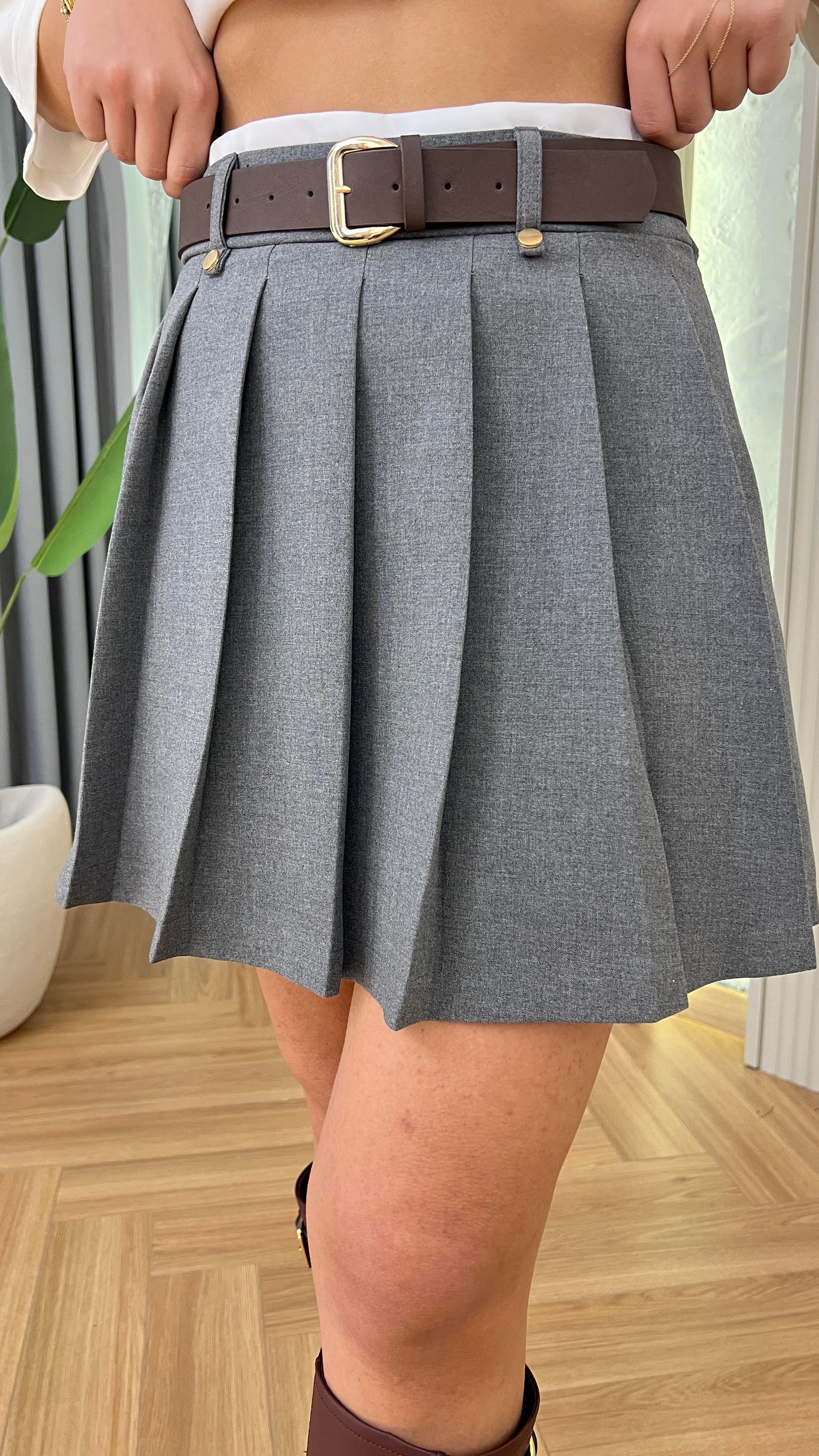 Gri Falda Bel Garnili Kemerli Şort Etek