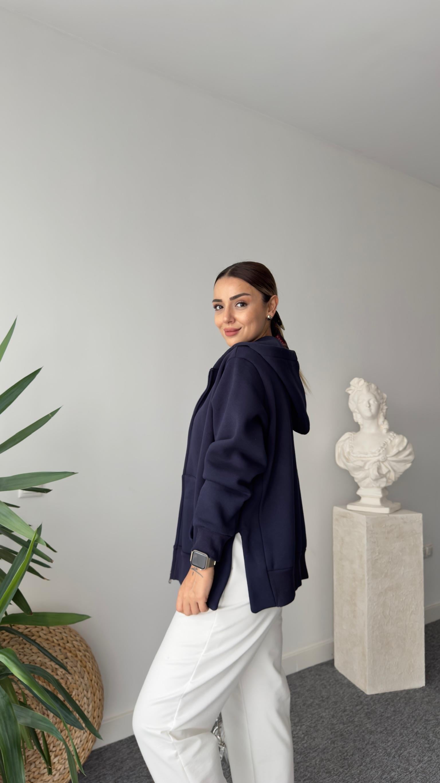 Lune Yanlar Yırtmaçlı Salaş Lacivert Sweatshirt