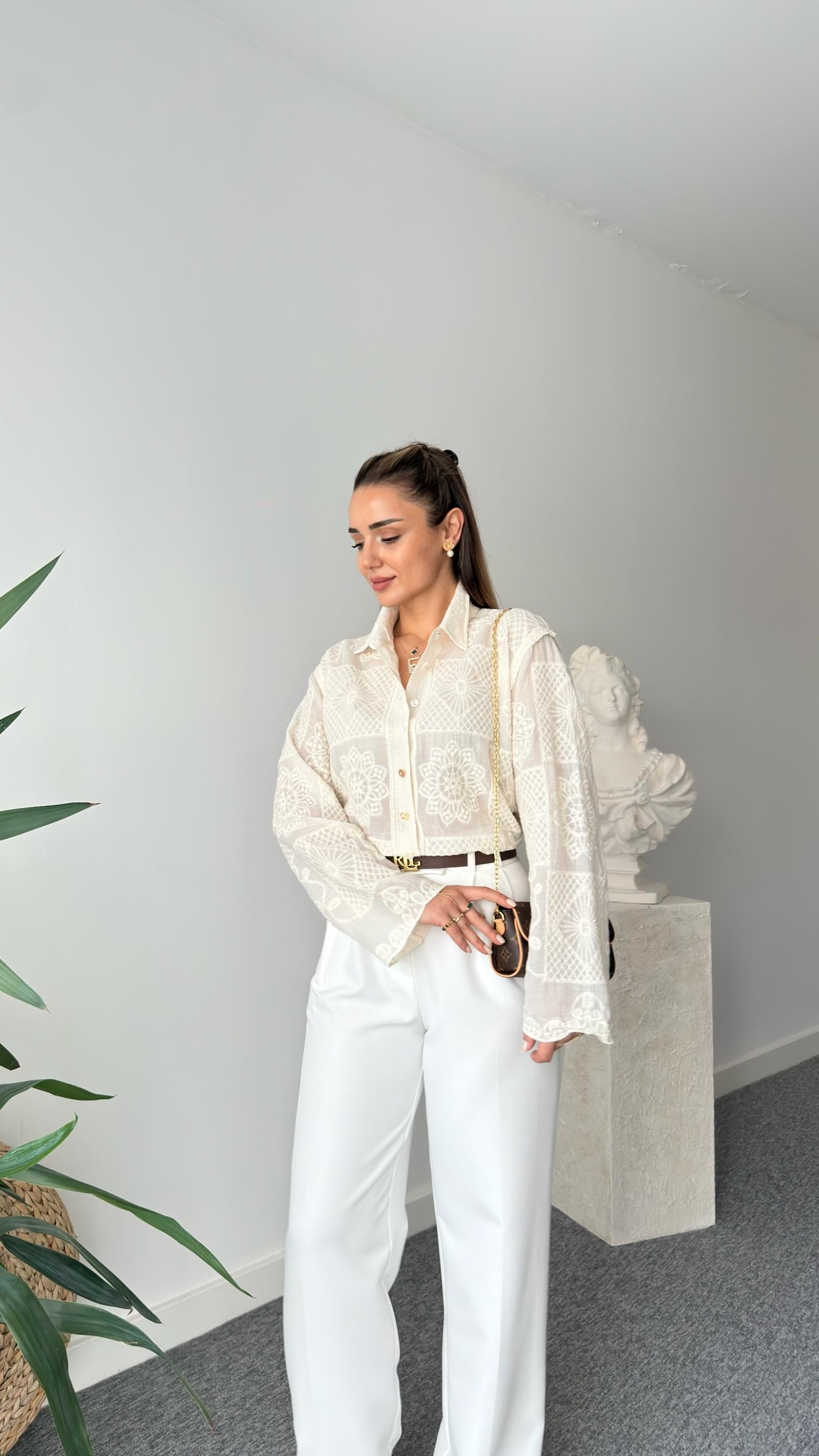 Mengo Bej Nakışlı Gömlek