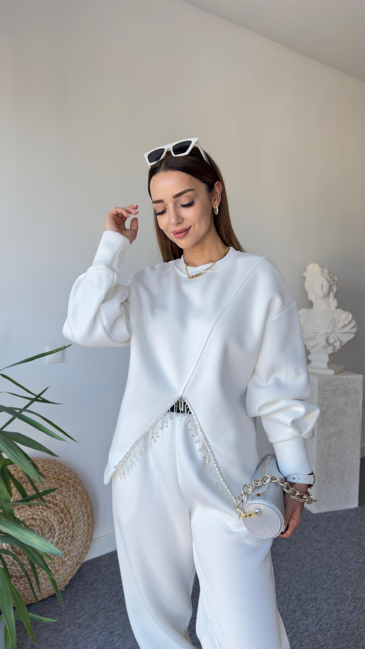 Beyaz V Taş Detaylı Sweatshirt