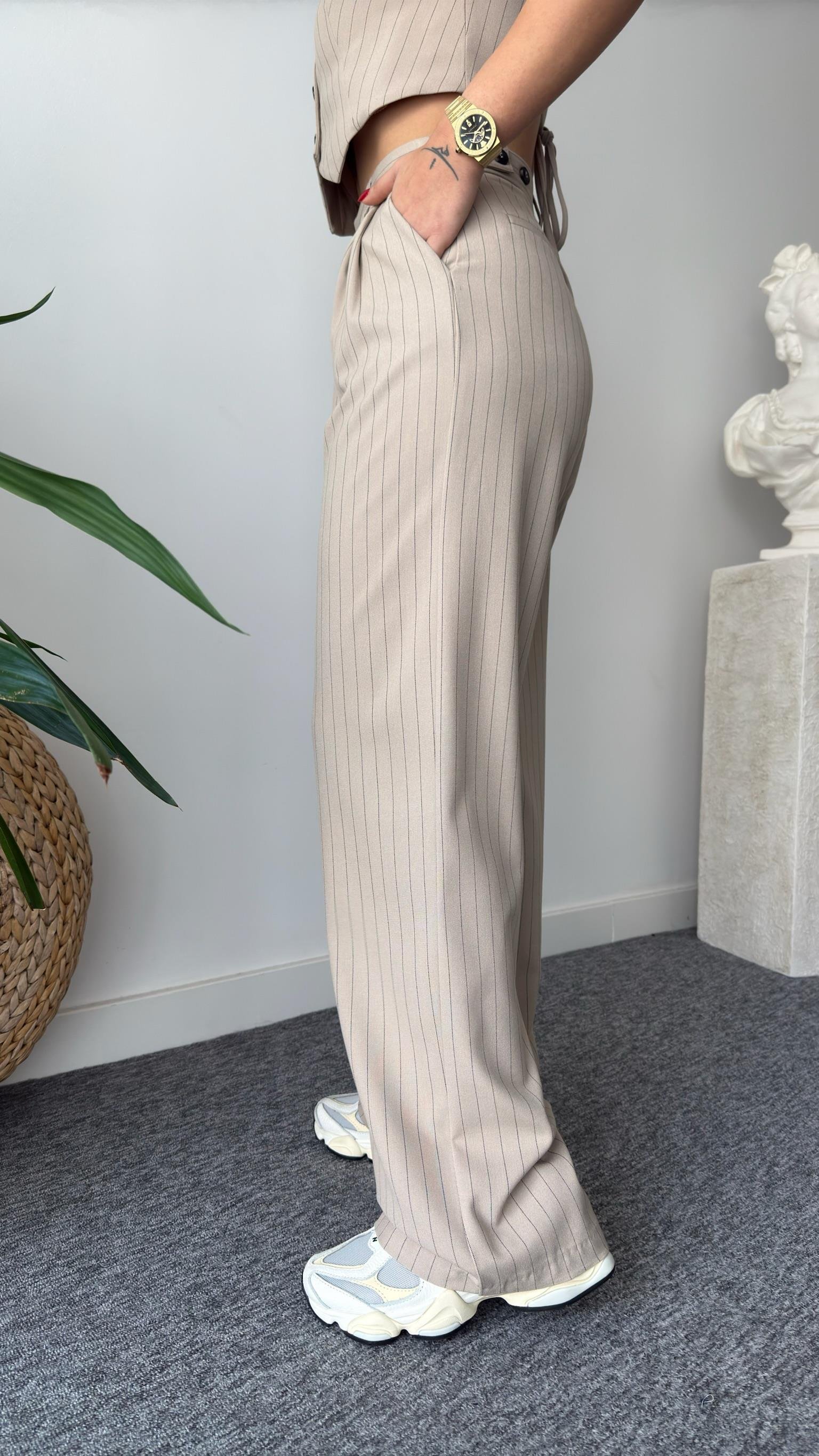 Hues Çizgili Bel Detaylı Bej Pantolon