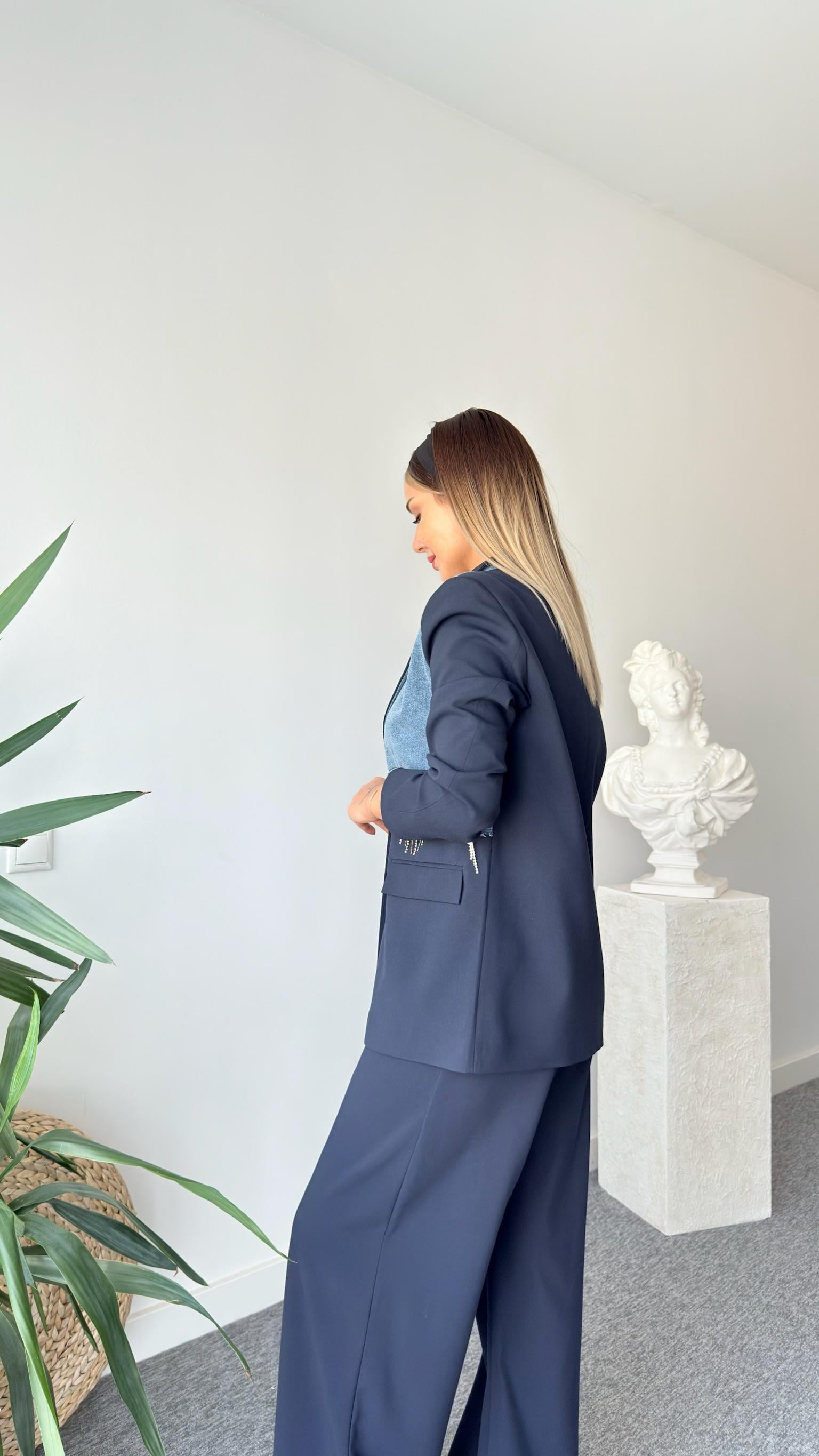 Nema Taş Detaylı Blazer Pantolon Takım