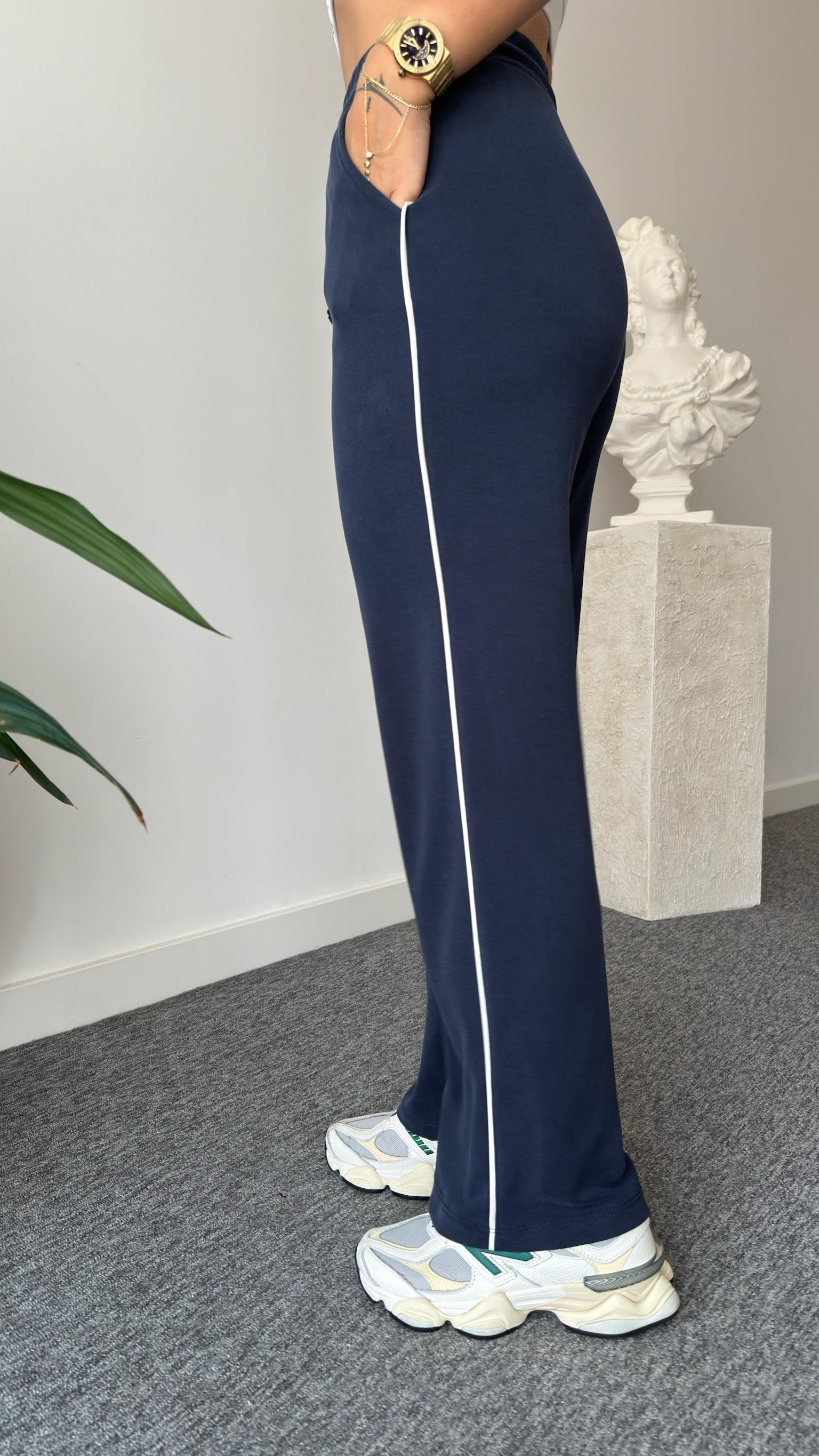 Lacivert Hella Oys Pike Takım