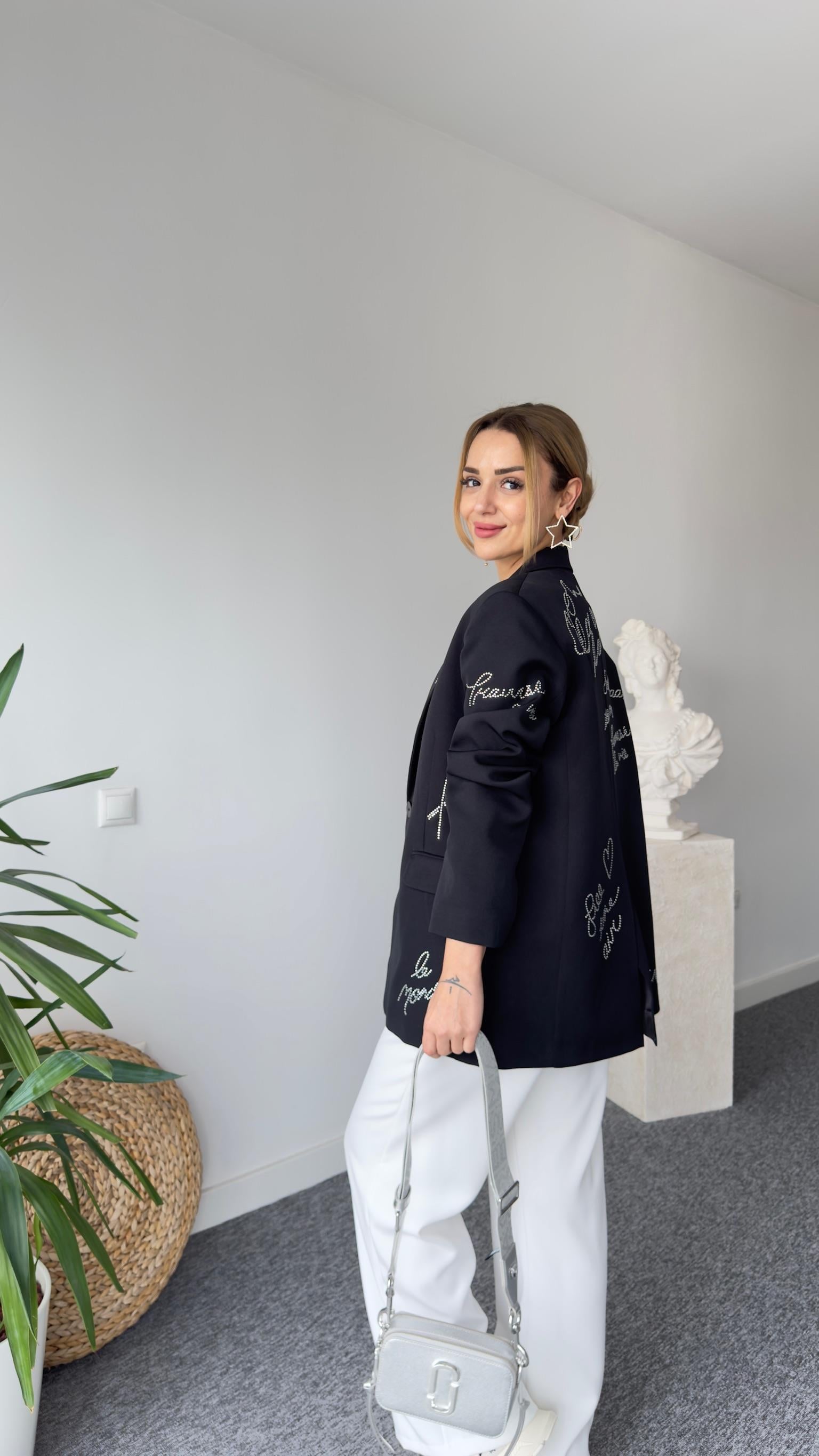 Taş Yazı Detaylı Siyah Tasarım Blazer