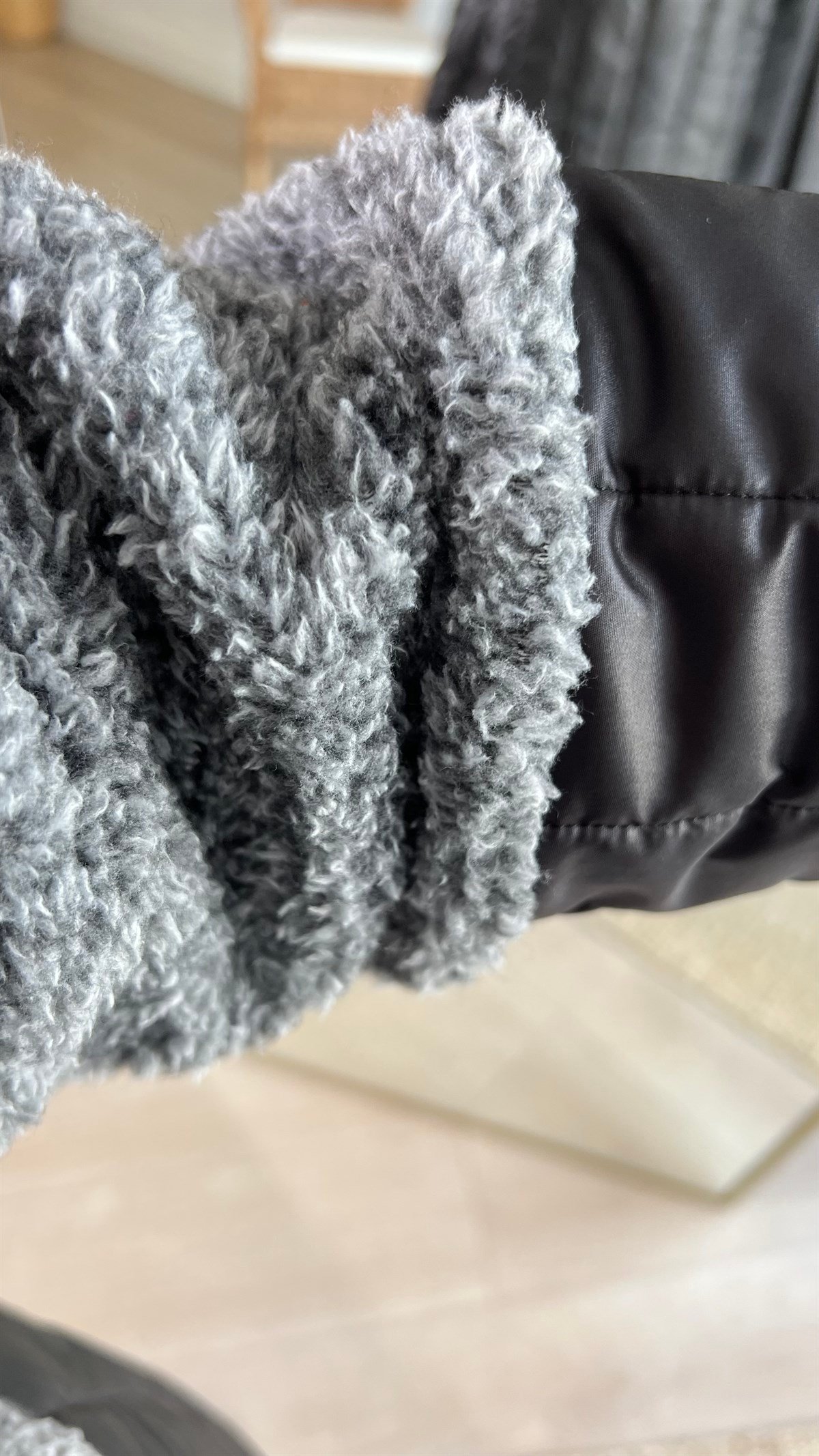 Kapitone Detaylı Gri Polar Mont