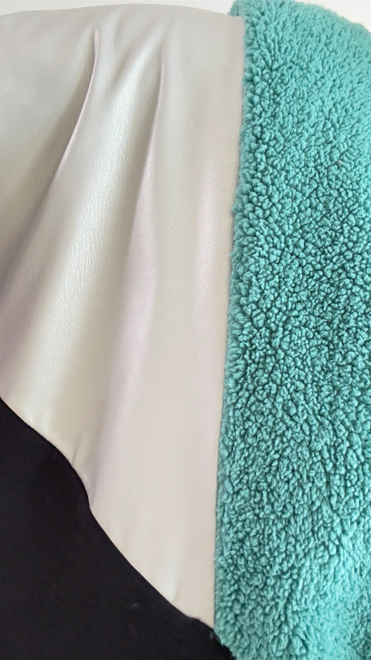 Deri Ve Peluş Detaylı Siyah Sweat