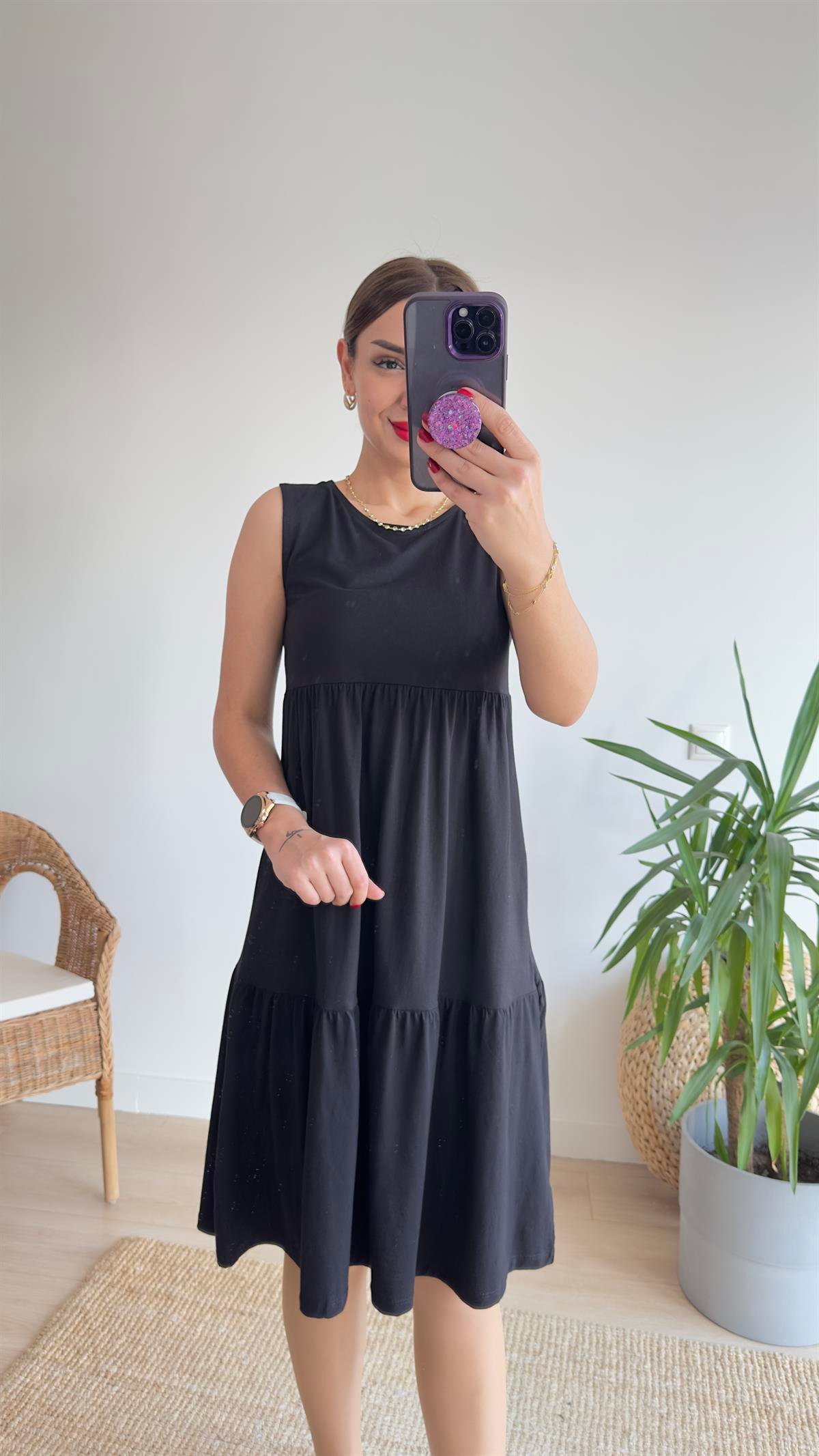 Kolsuz Siyah Volanlı Elbise