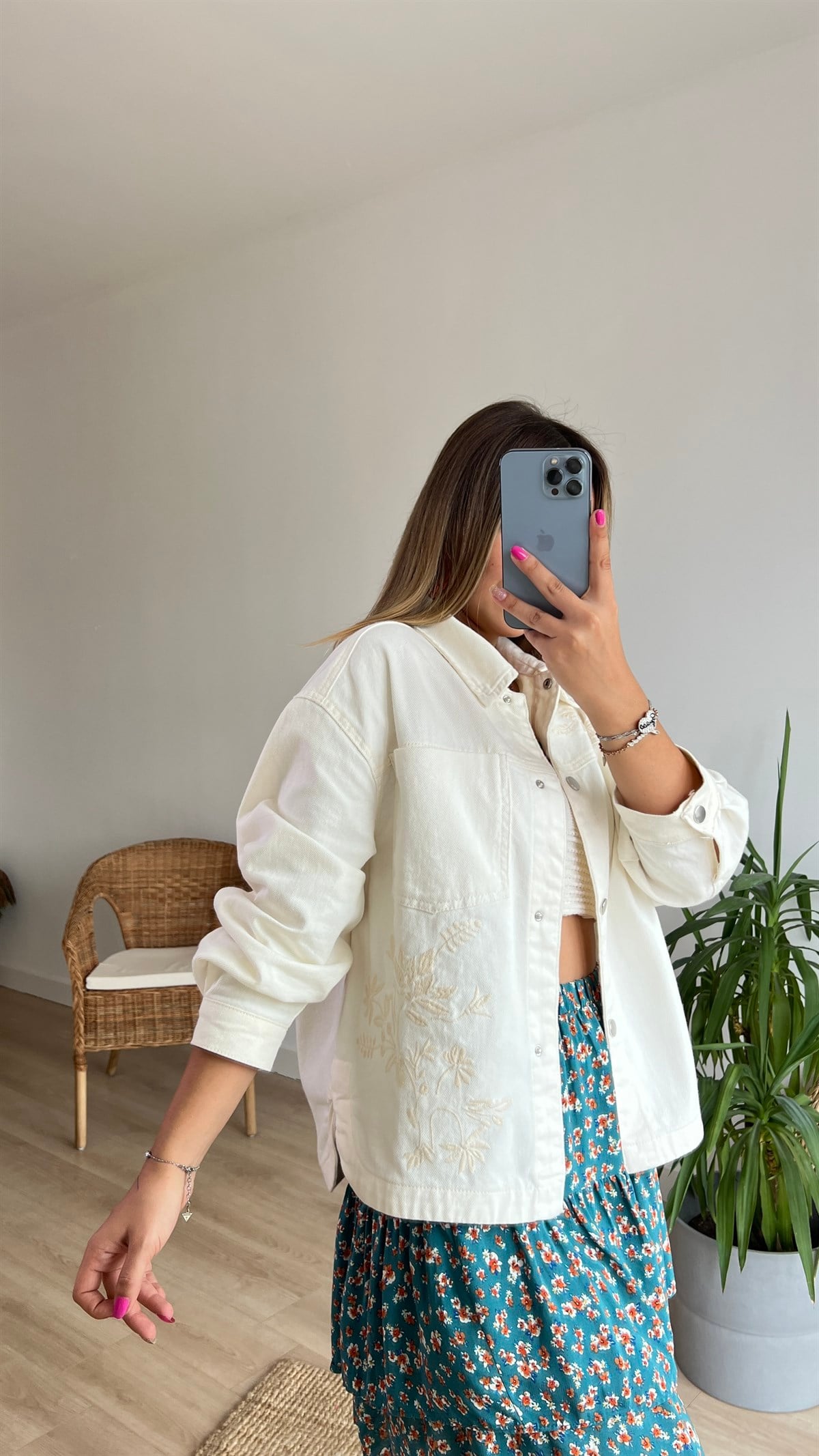 Nakış Detaylı Ekru Ceket