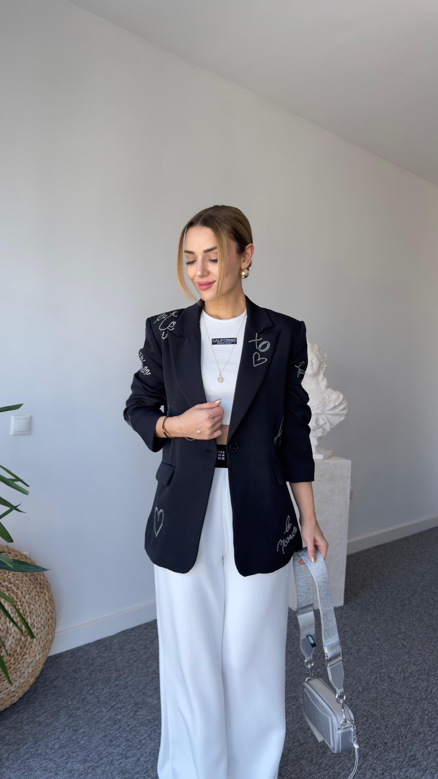 Taş Yazı Detaylı Siyah Tasarım Blazer