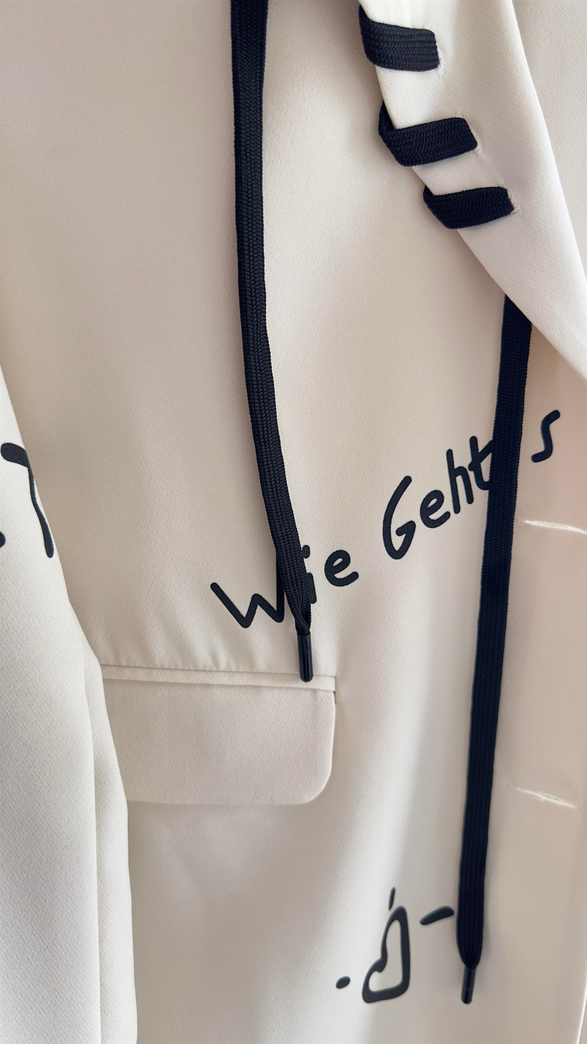 Bağcık Ve Yazı Detaylı Tasarım Ceket