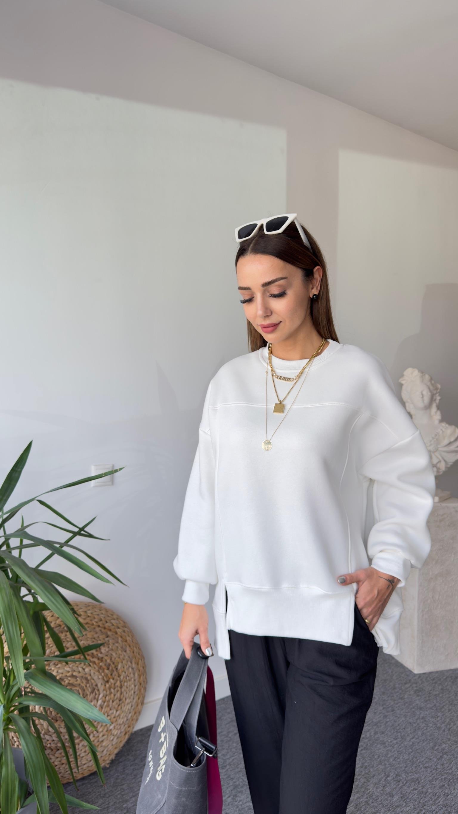Etek Ucu Asimetrik Beyaz Sweatshirt