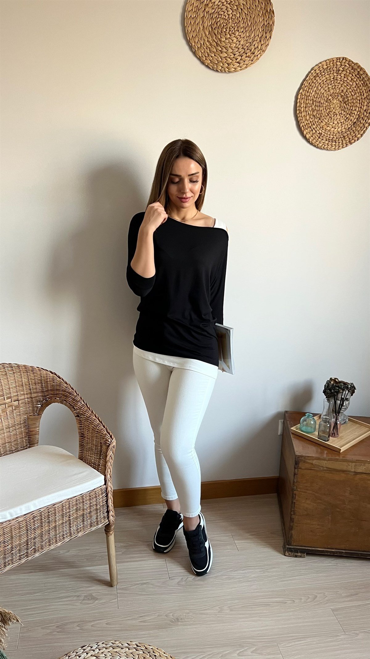 Omuz Detaylı Siyah Bluz 