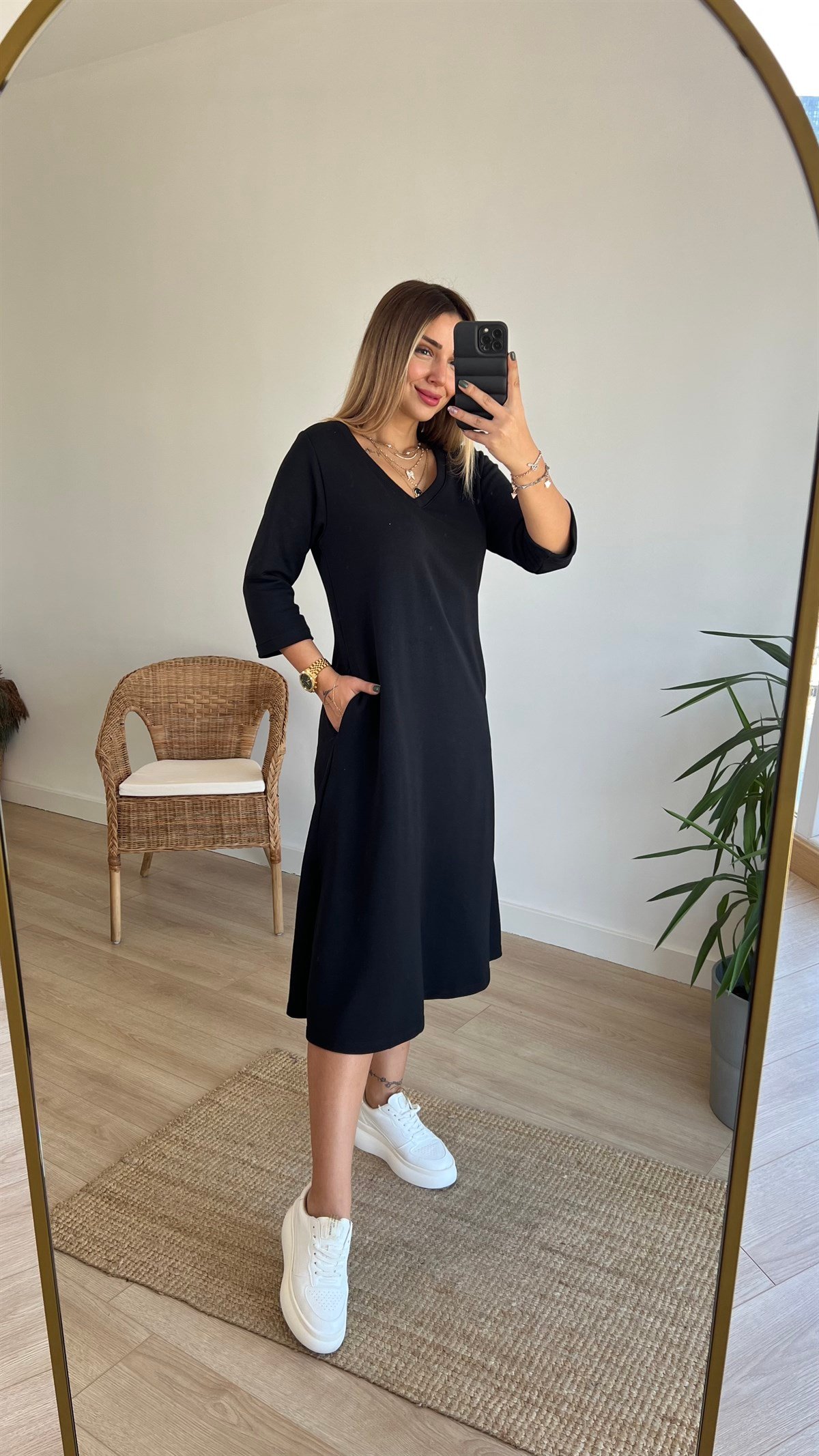 Siyah Yarım Kol V Yaka Basic Elbise