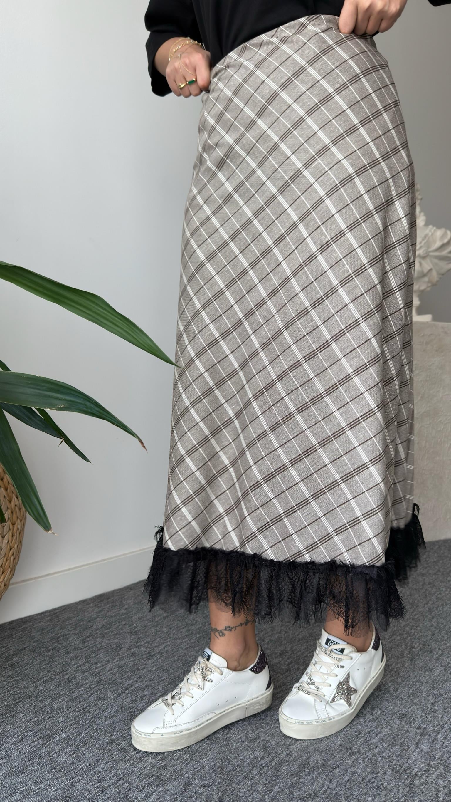 Kahve Etek Ucu Dantel Detaylı Ekose Etek