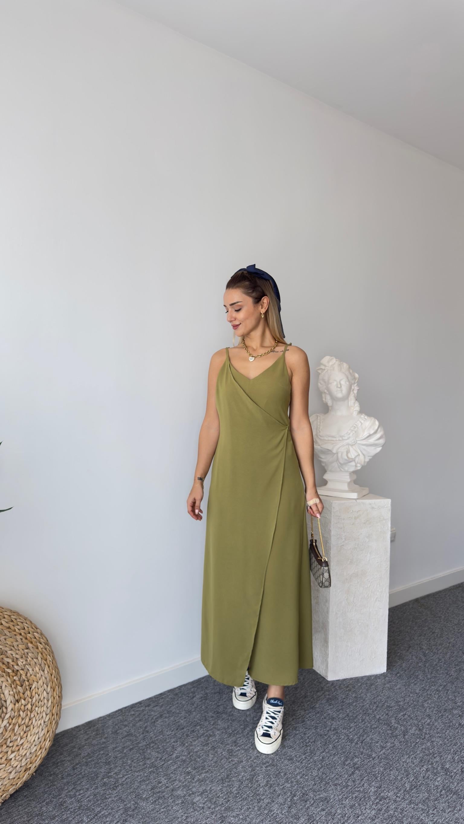 Orj Model Kapak Detaylı Yeşil Askılı Tulum