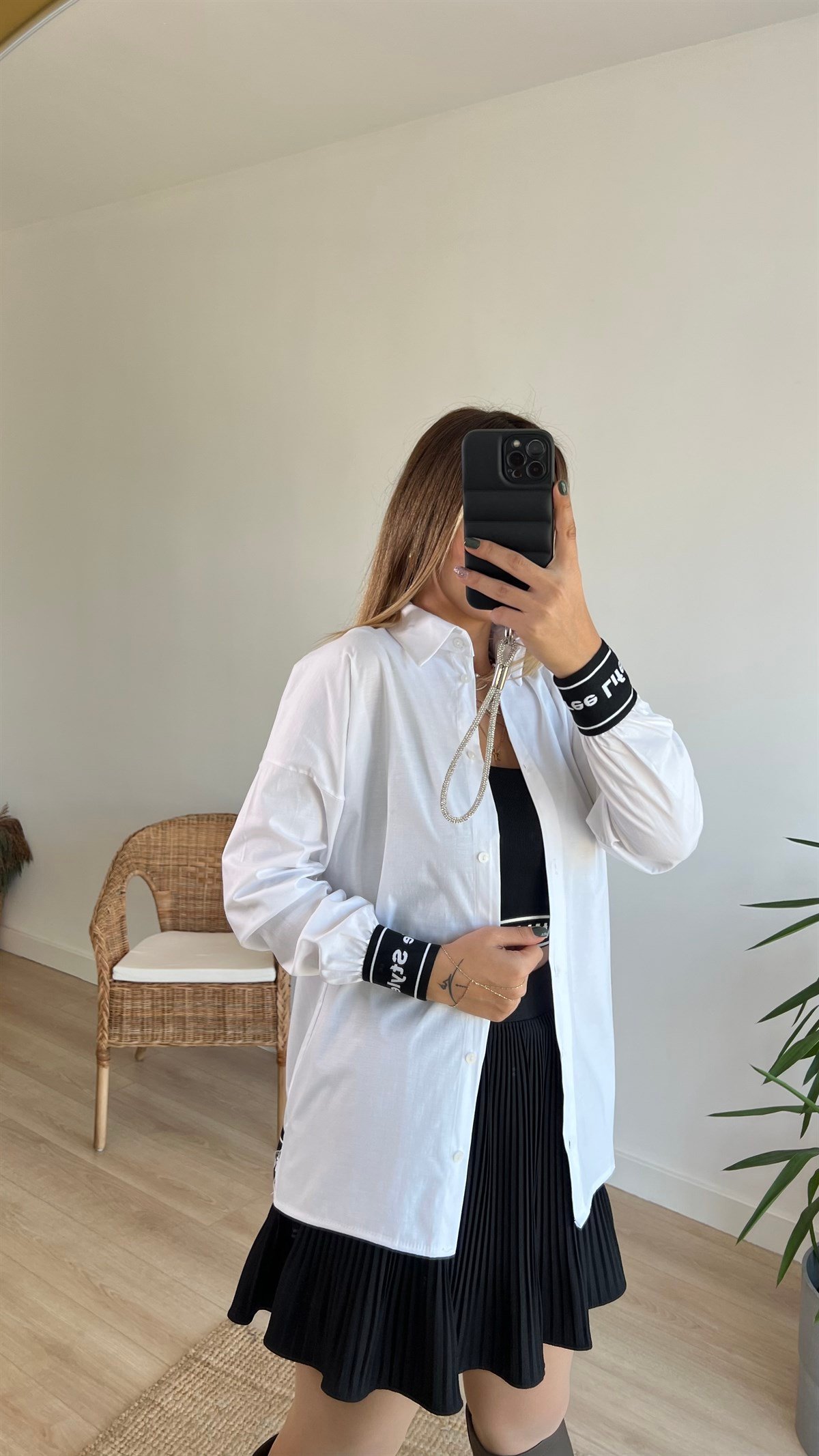 Etek Ucu Ve Kol Lastik Yazı Detay Beyaz Gömlek