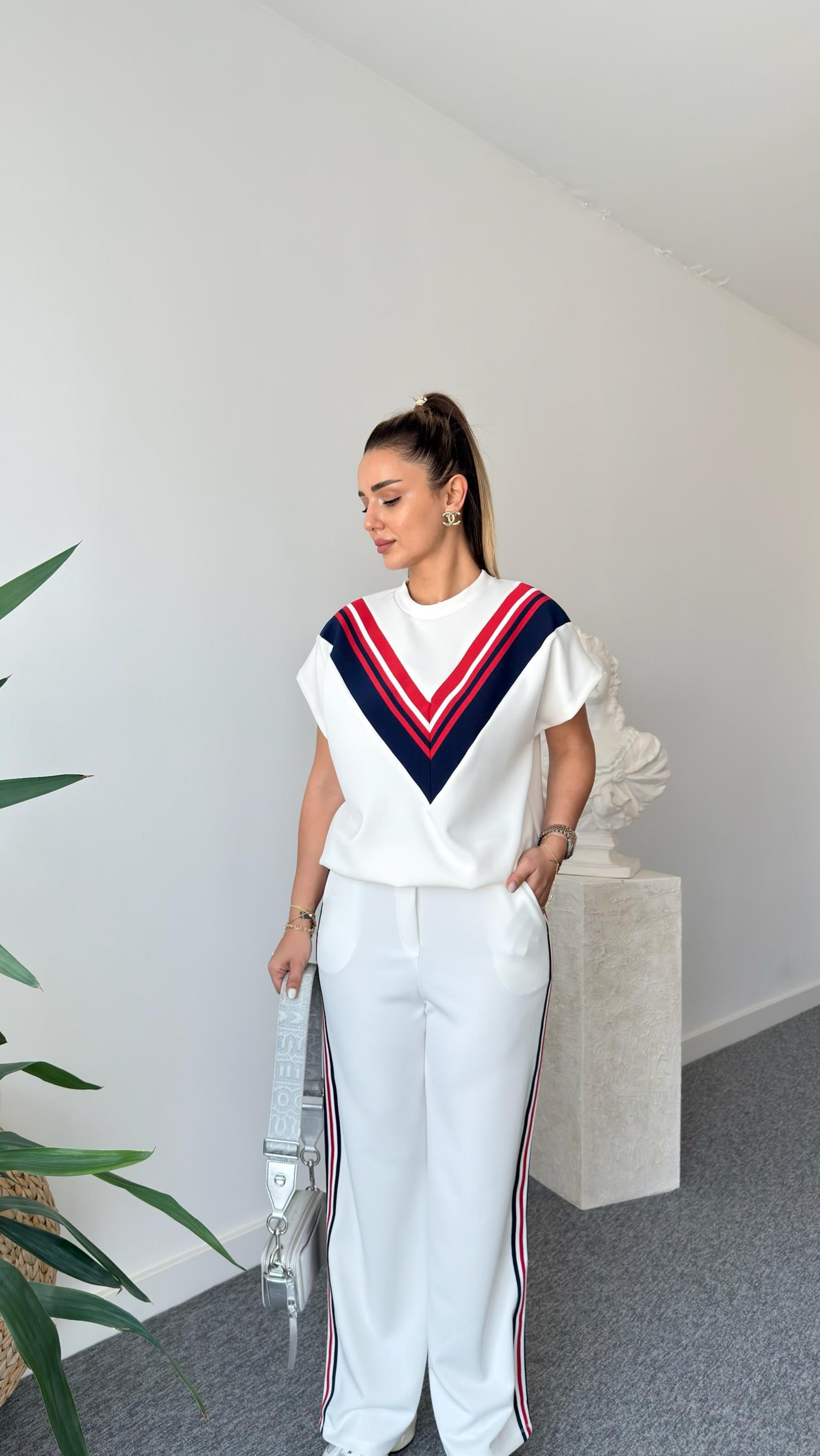 Beyaz Luga Şeritli Premium Modal Takım