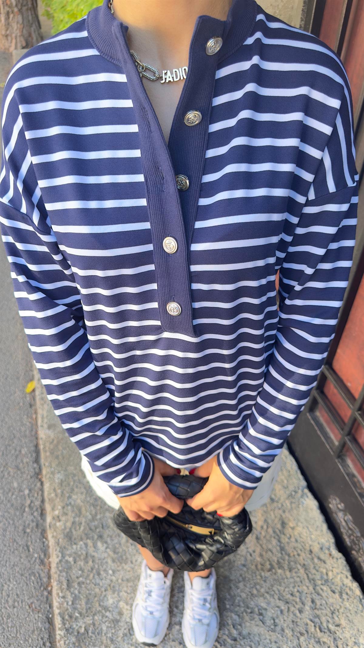 Yaka Düğmeli Massi Model Sweat