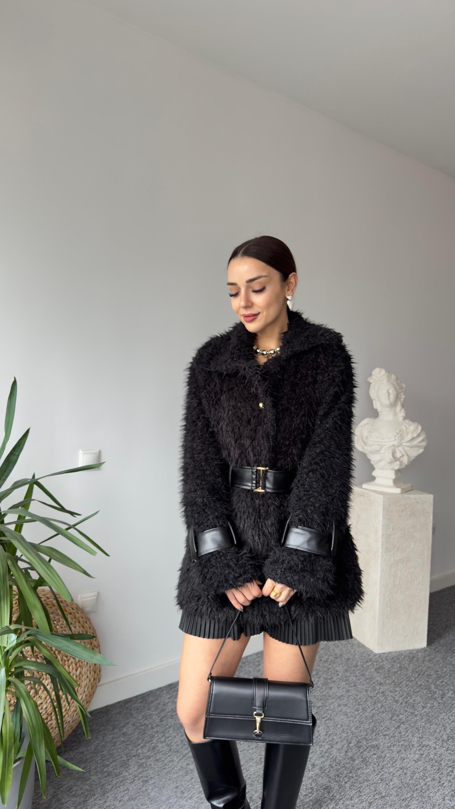Premıum Deri Detaylı Siyah Peluş Mont (Ön Sipariş Ürünü)