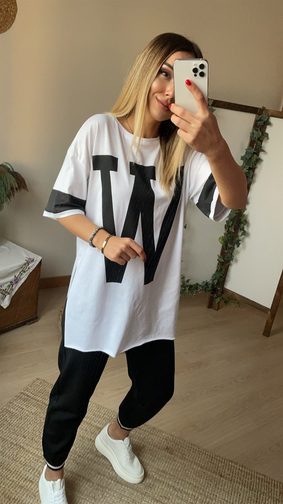 W Beyaz Tshirt	