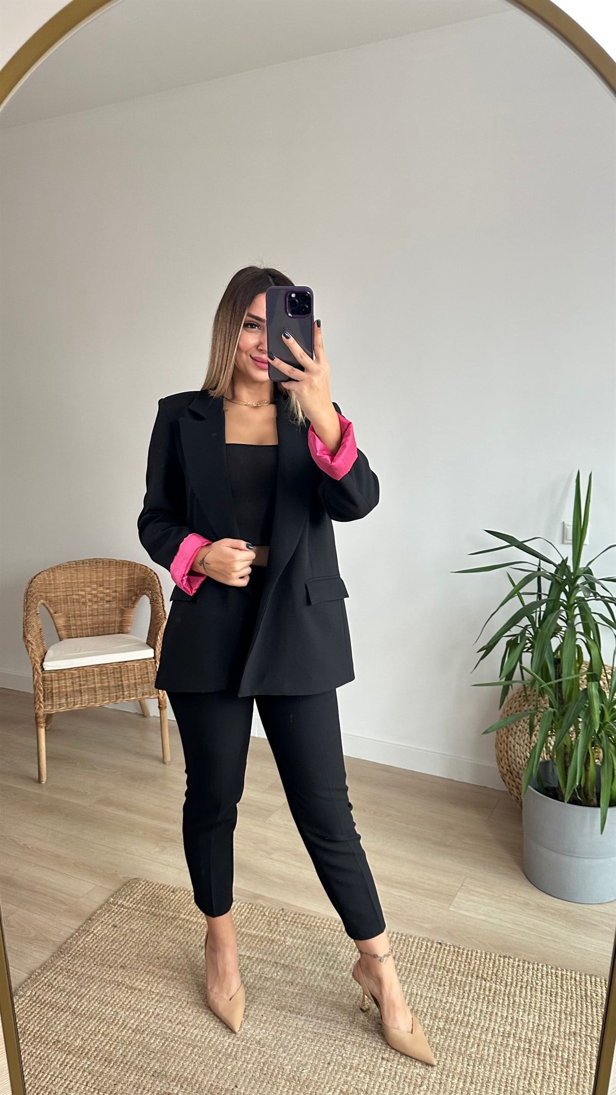 Pembe Astar Detaylı Siyah Blazer Ceket