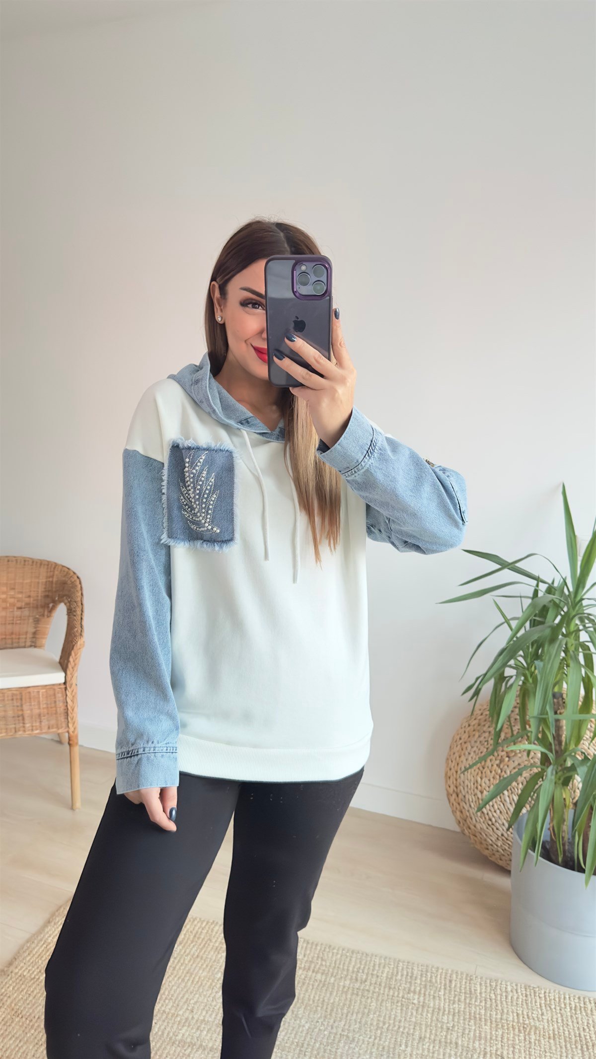 Kot Ve Taş Detaylı Tasarım Beyaz Sweat