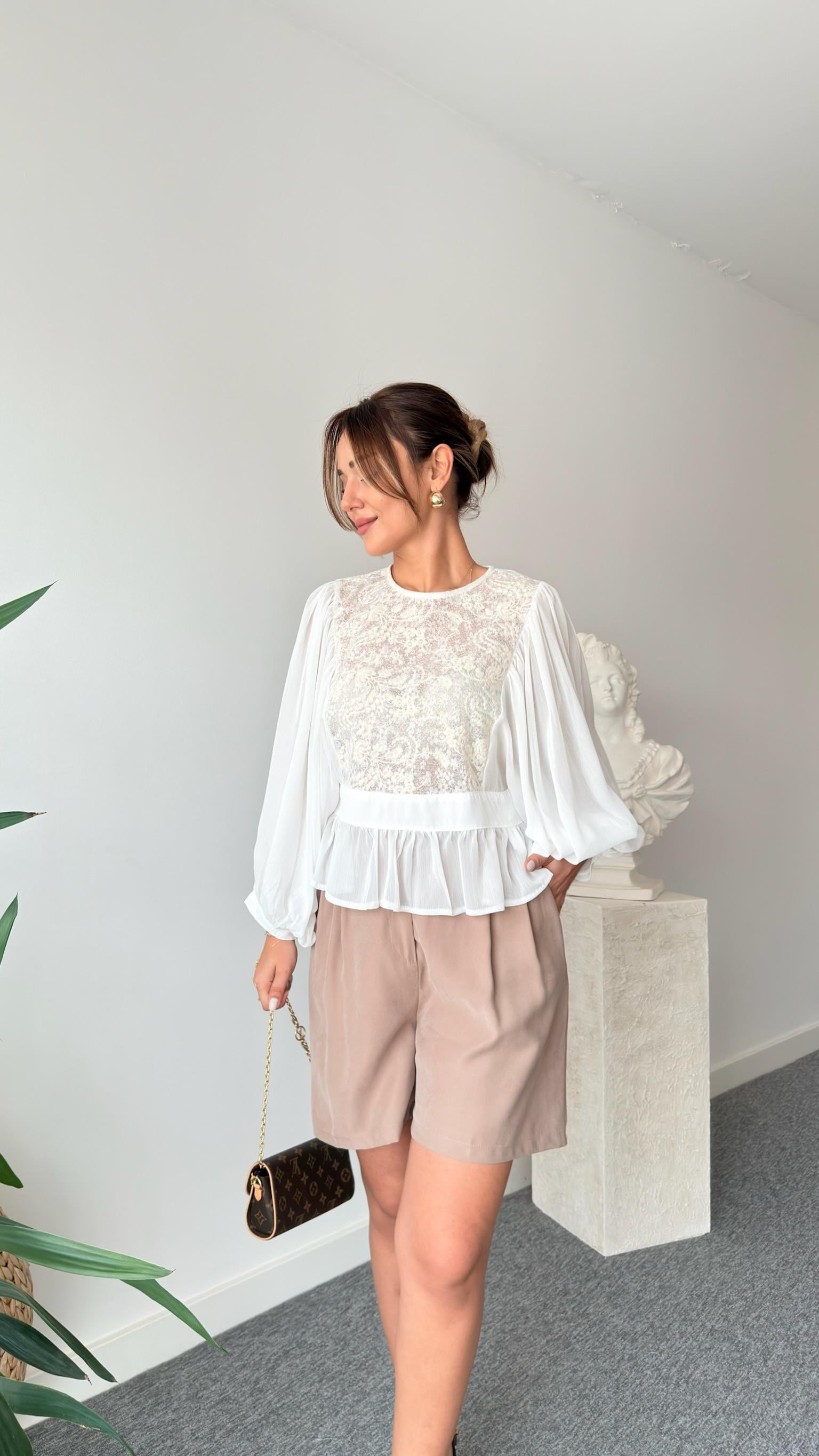 Dantelli Mngo Model Şifon Bluz