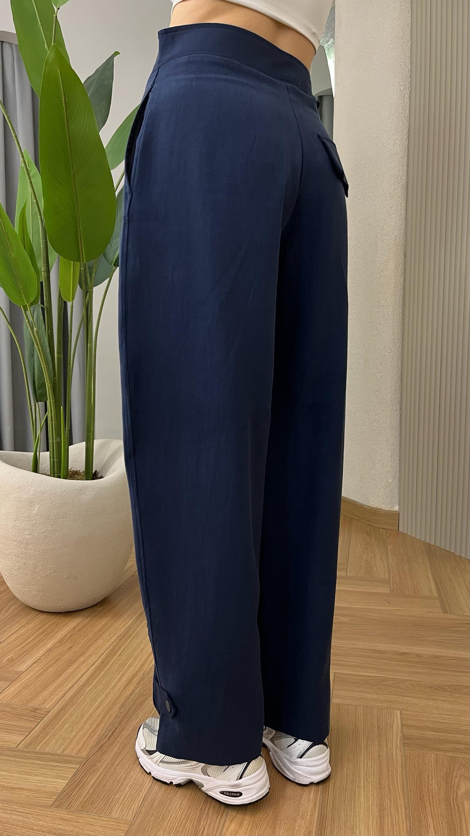 Lacivert Paça Düğme Detaylı Pantolon