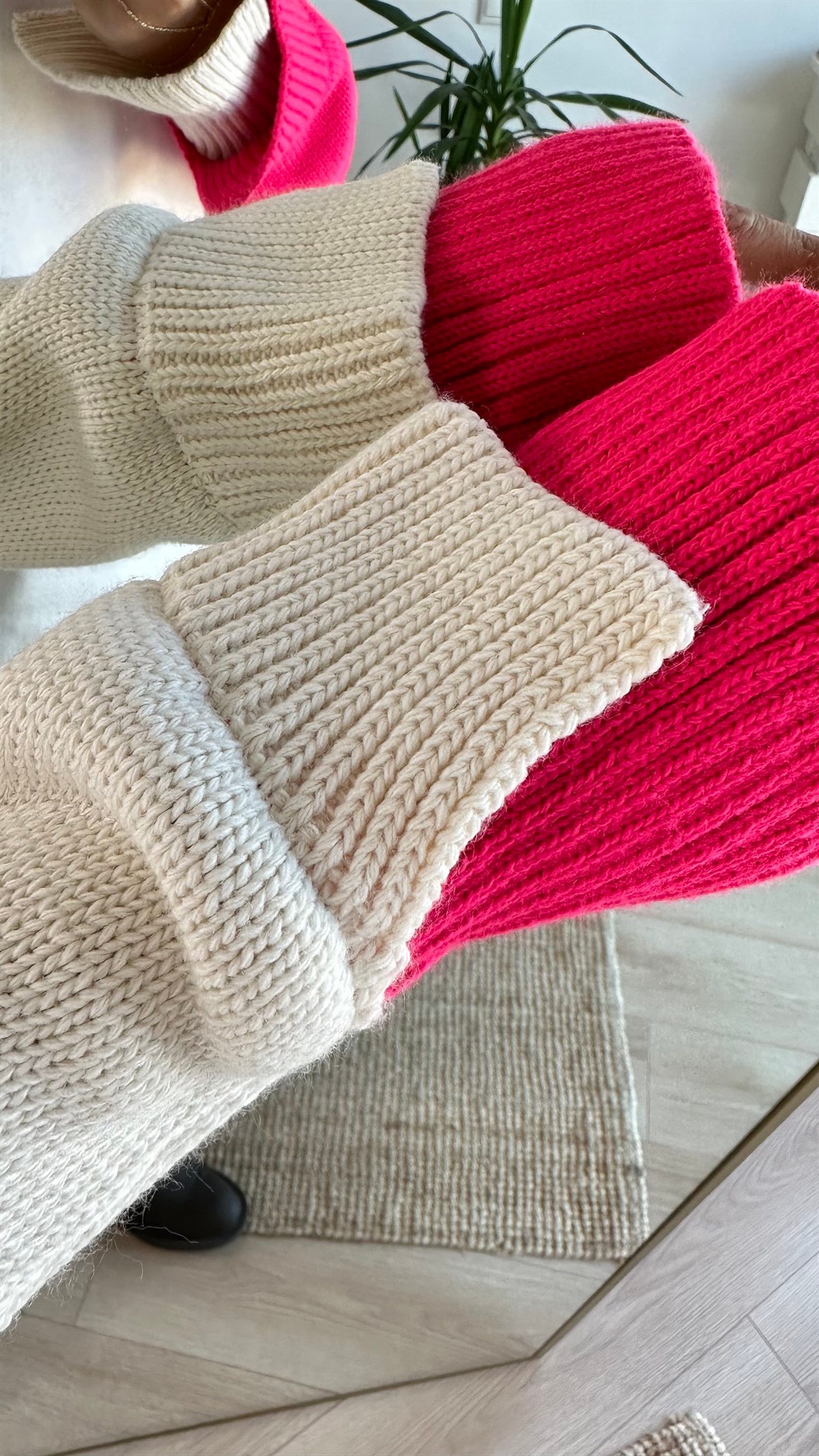 Kolları Triko Detaylı Beyaz Sweatshirt