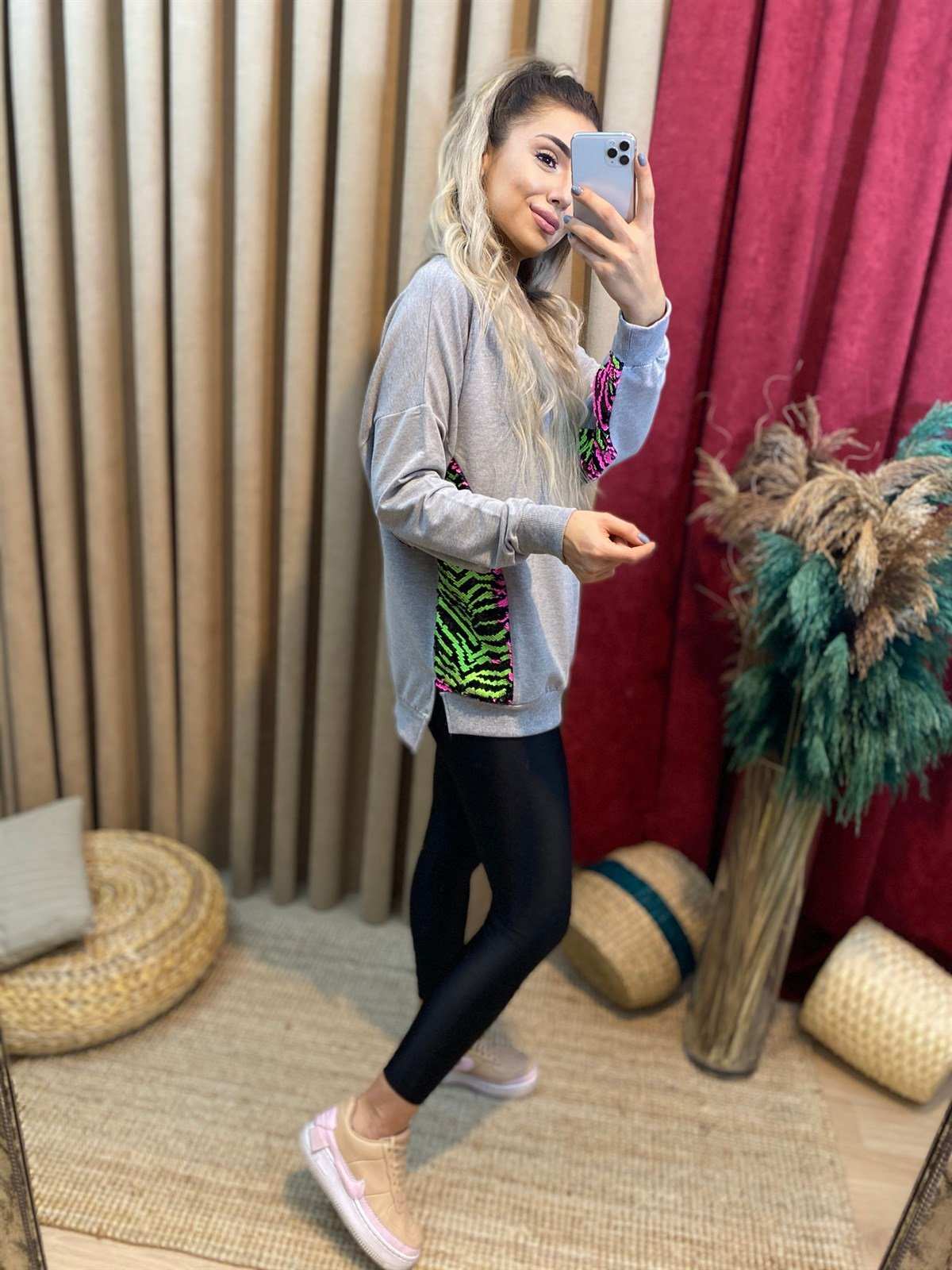 Gri Kolları Pullu Sweatshirt