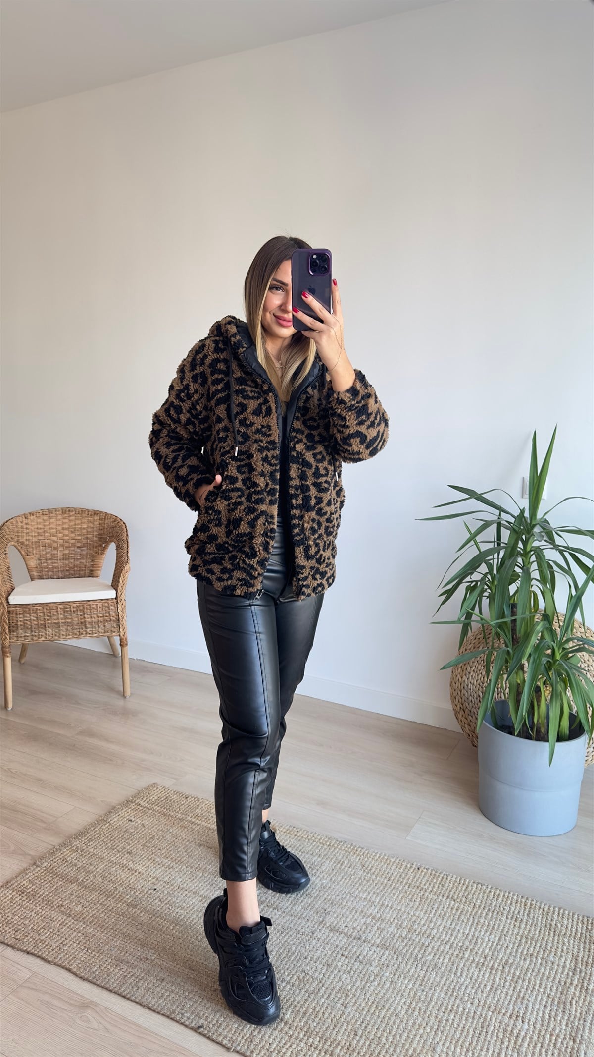 Leopar Desenli Astarlı Peluş Mont