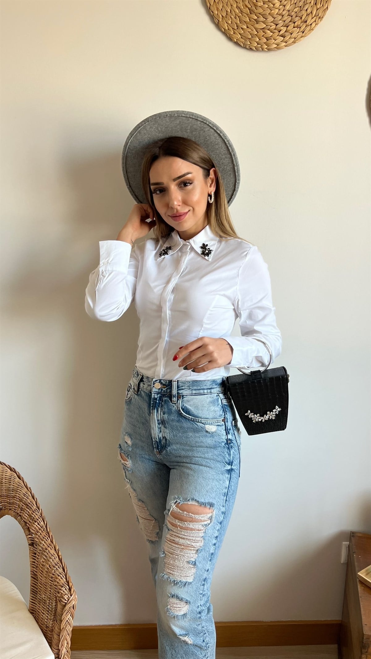 Zara Model Taş Detaylı Beyaz Gömlek