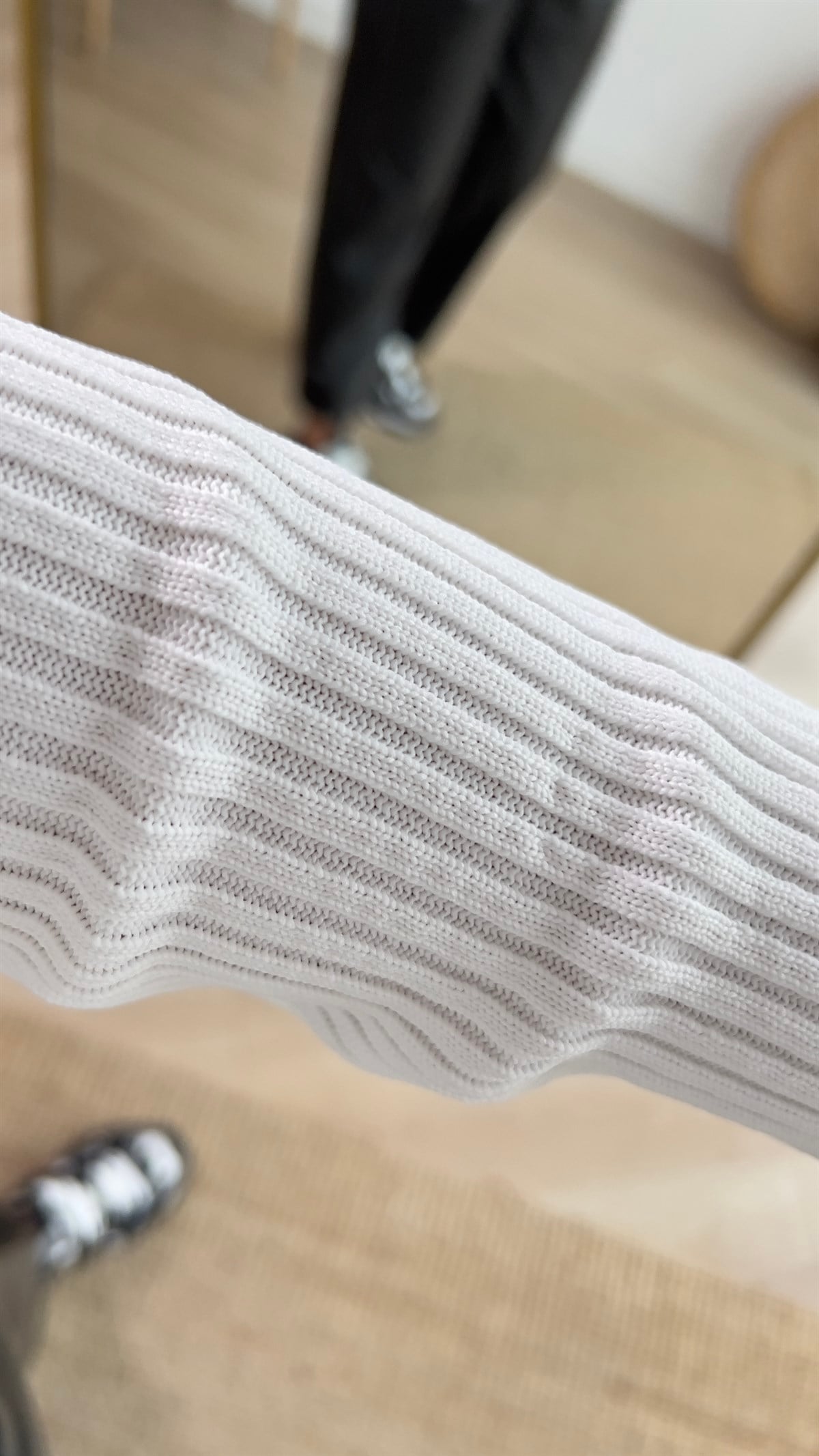 Yakası Peluş Detaylı Fitilli Beyaz Hırka
