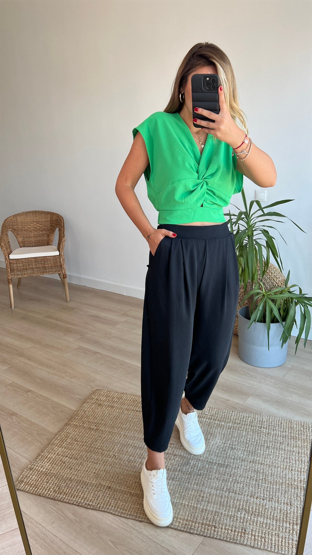 Düğüm Detaylı Yeşil Bluz 