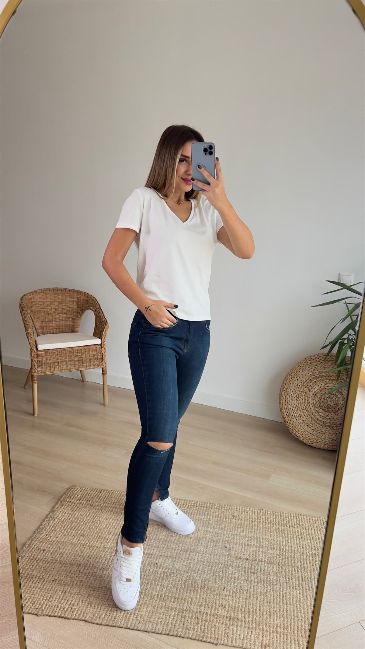 Pamuklu V Yaka Ekru Basic Tshirt