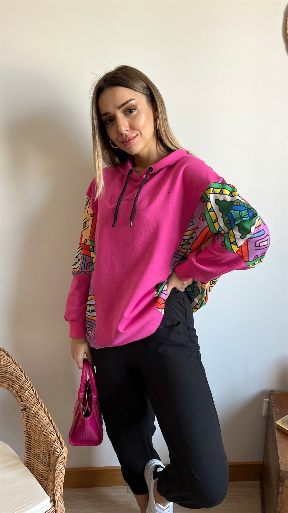 Renkli Baskı Detaylı Fuşya Tasarım Sweatshirt	