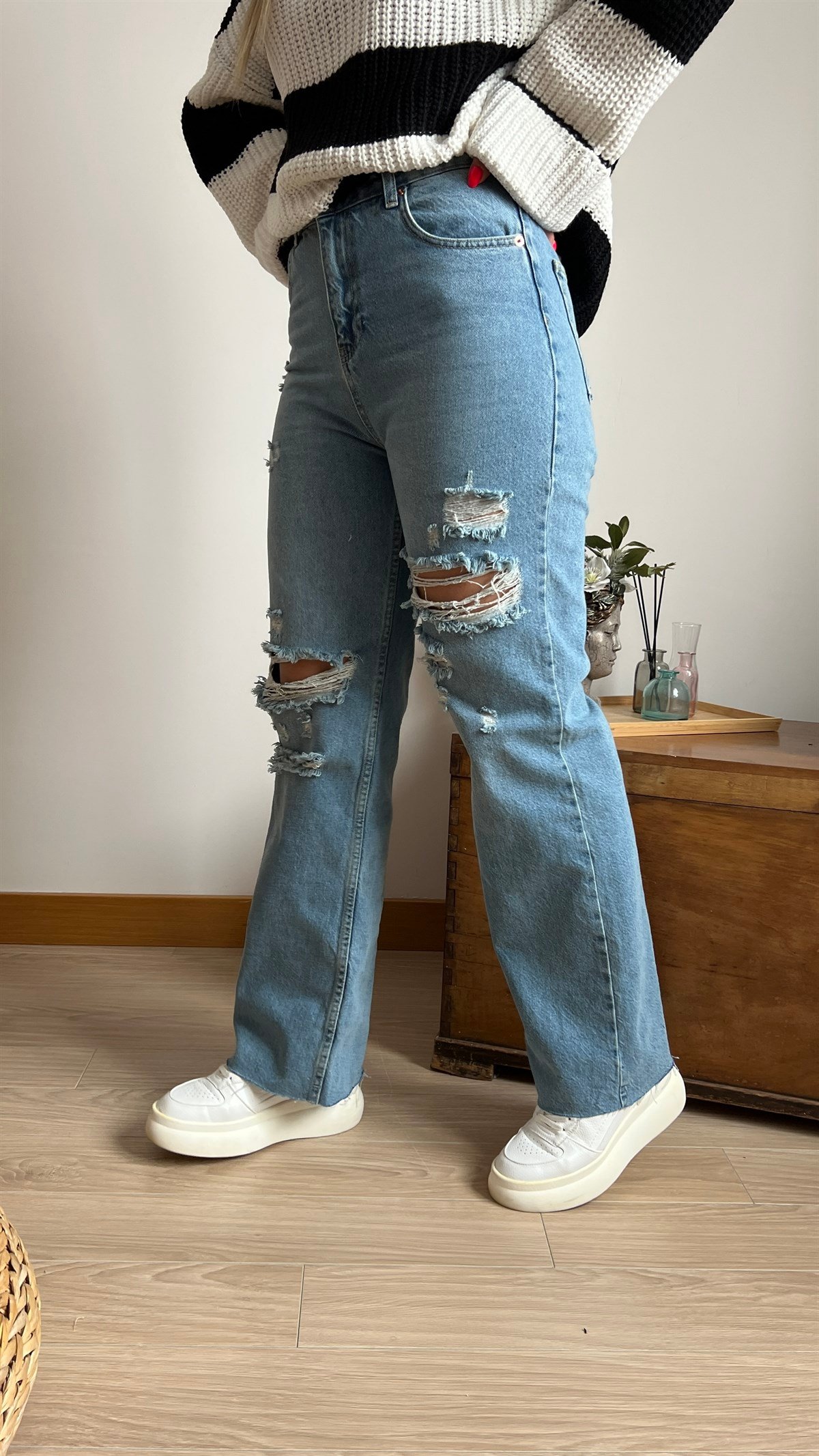 Yırtık Detaylı Jean