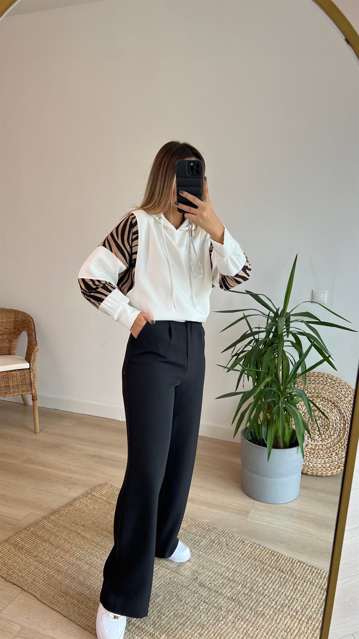 Kolları Zebra Detaylı Sweatshirt