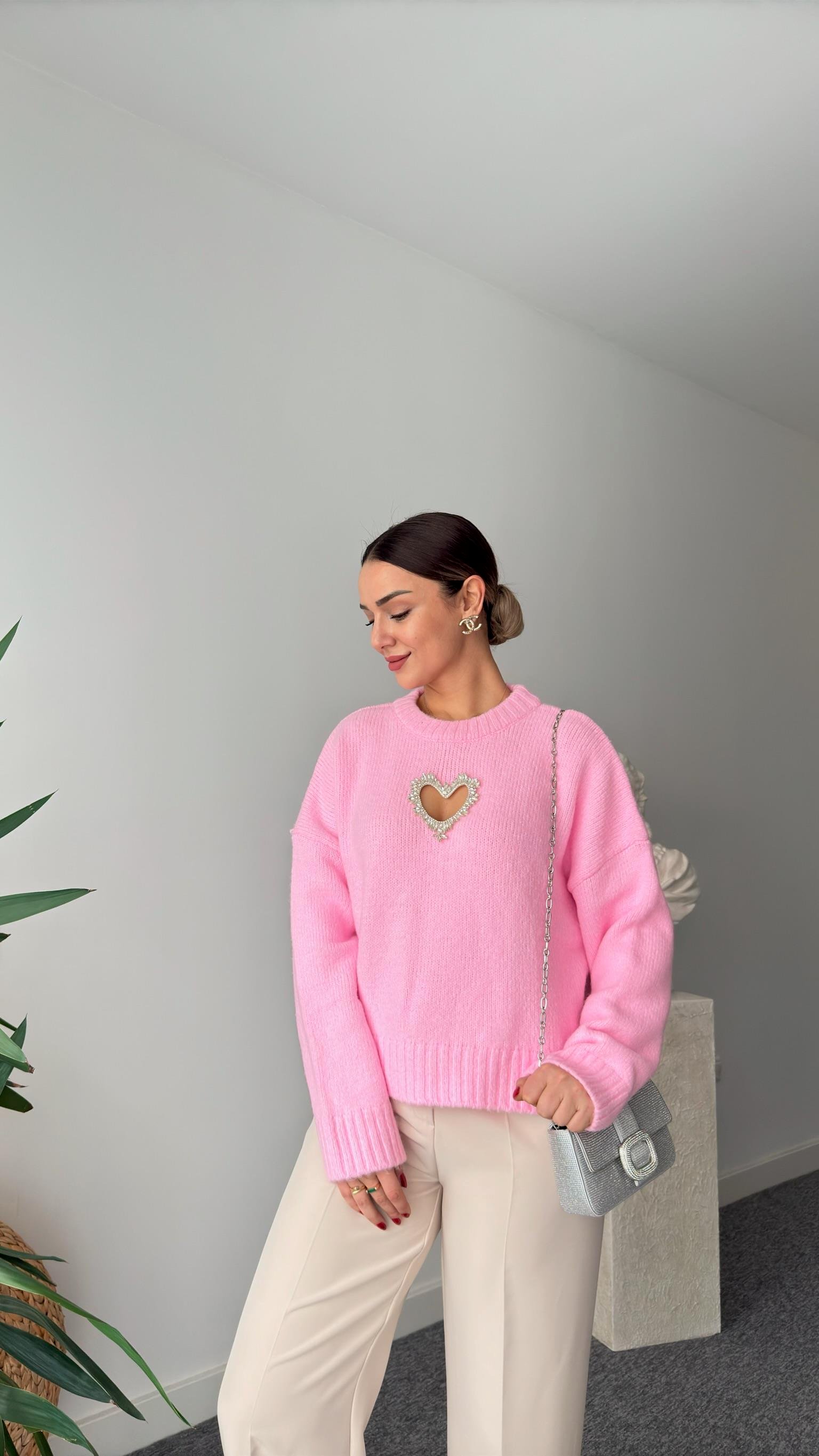 Pembe Ön Taşlı Kalp Detaylı Triko Kazak
