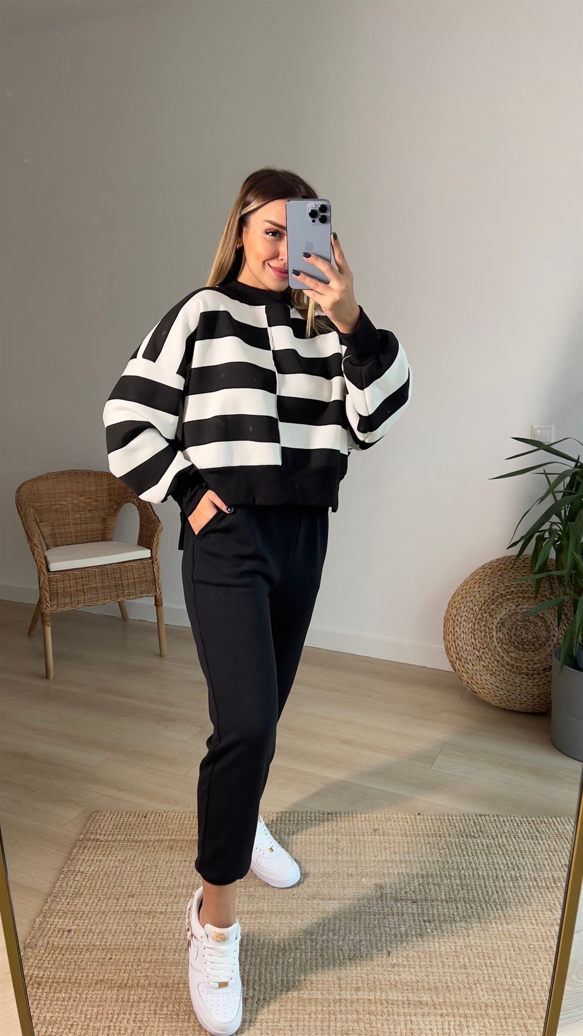 Siyah Beyaz Kalın Çizgili Şardonlu Sweat