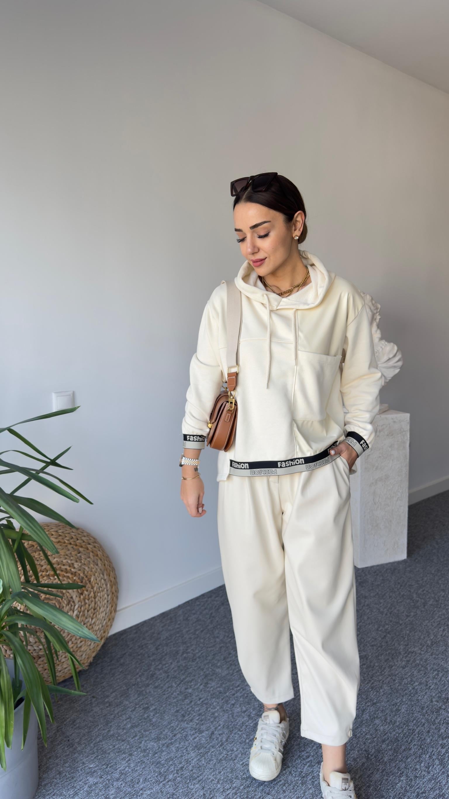 Yazı Ve Deri Detaylı Bej Sweat