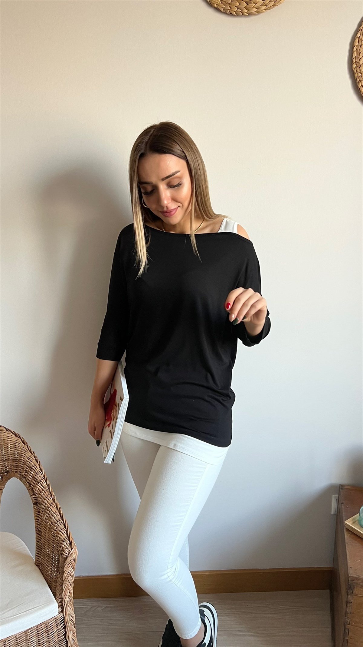 Omuz Detaylı Siyah Bluz 