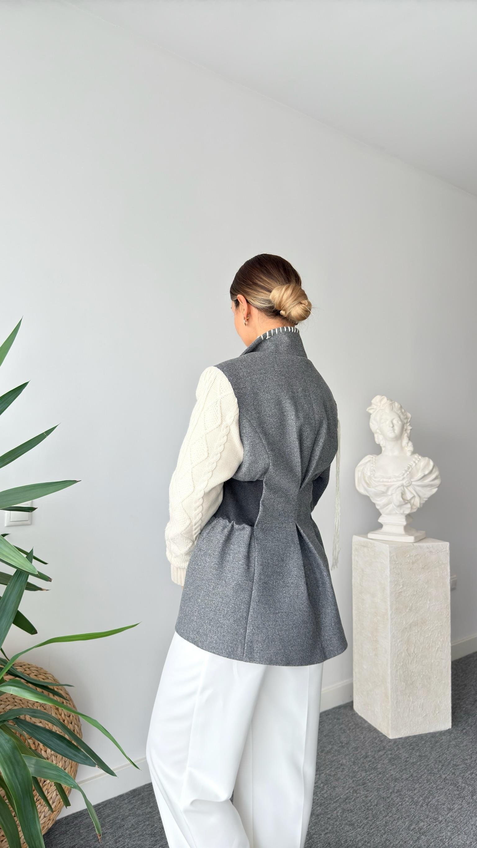 Gion Bel Detaylı Püsküllü Blazer Ceket