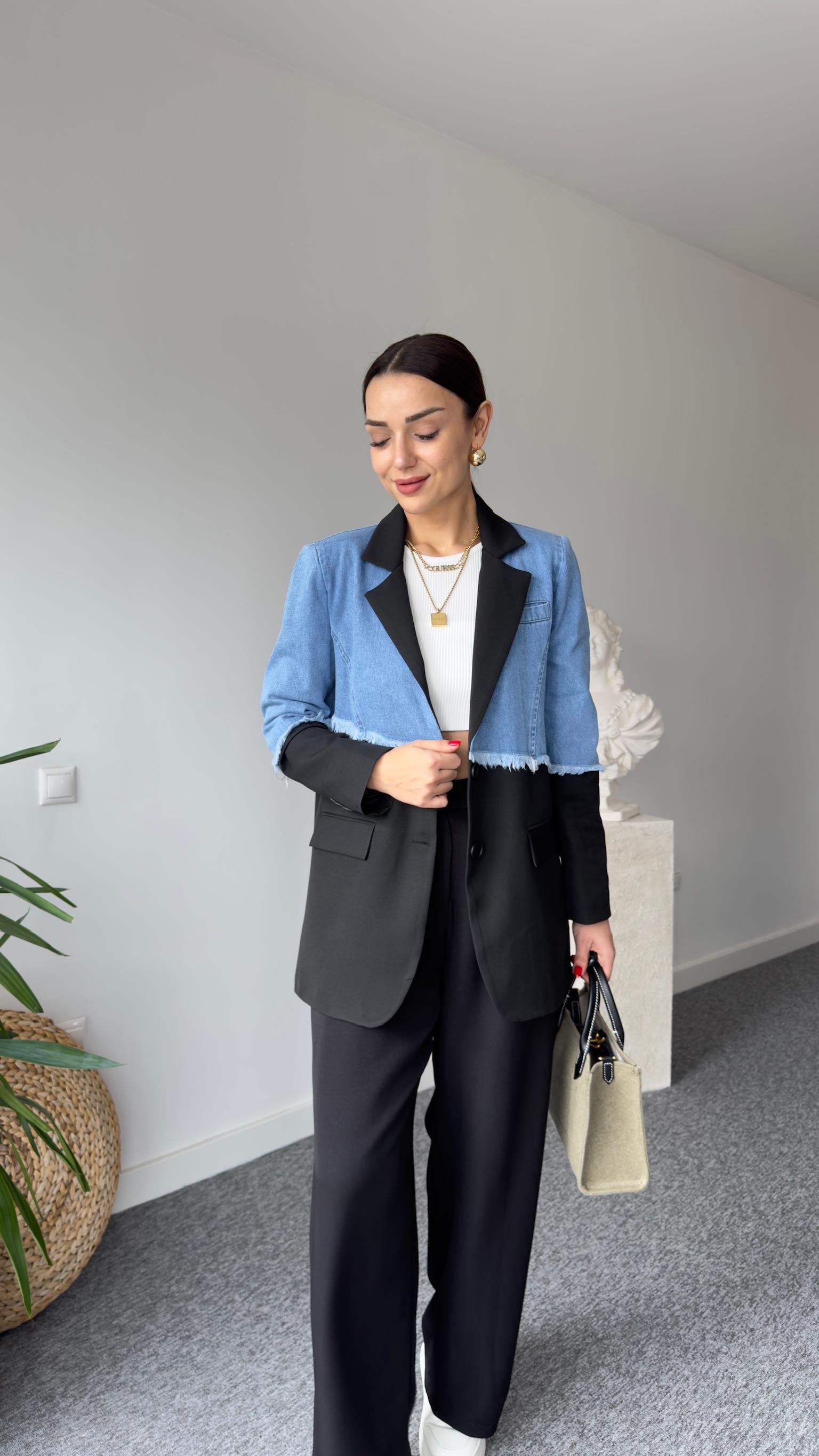 Çapraz Kot Detaylı Siyah Blazer Ceket