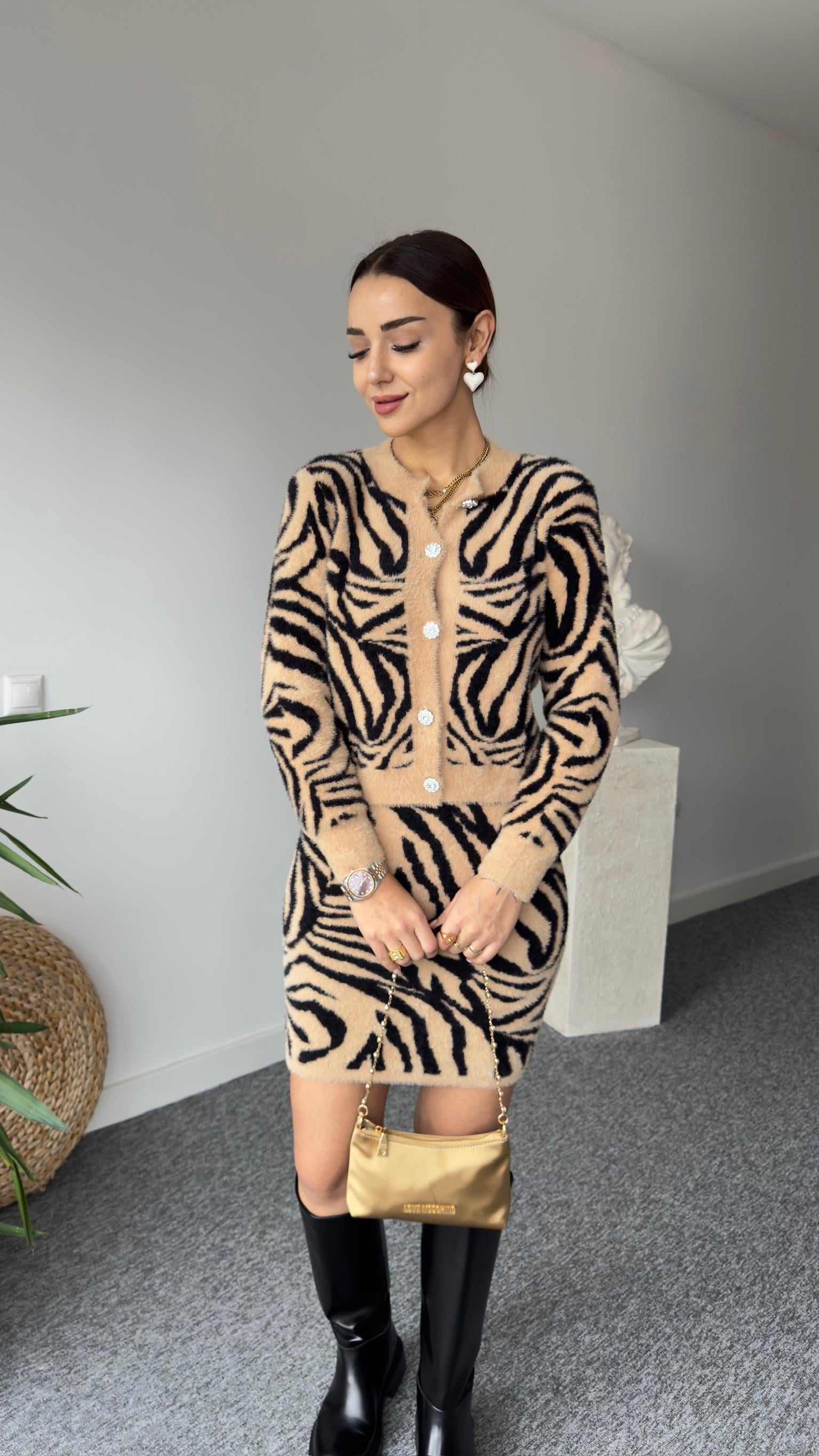 Zebra Desen Yumoş Sakallı Etekli Takım