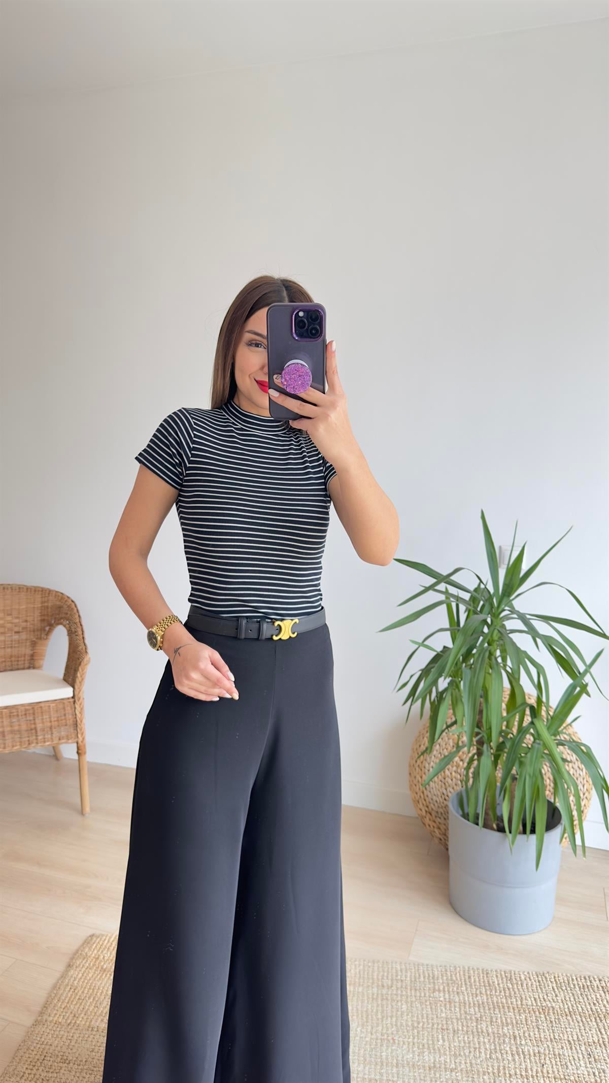 Çizgili Dik Yaka Siyah Tshirt