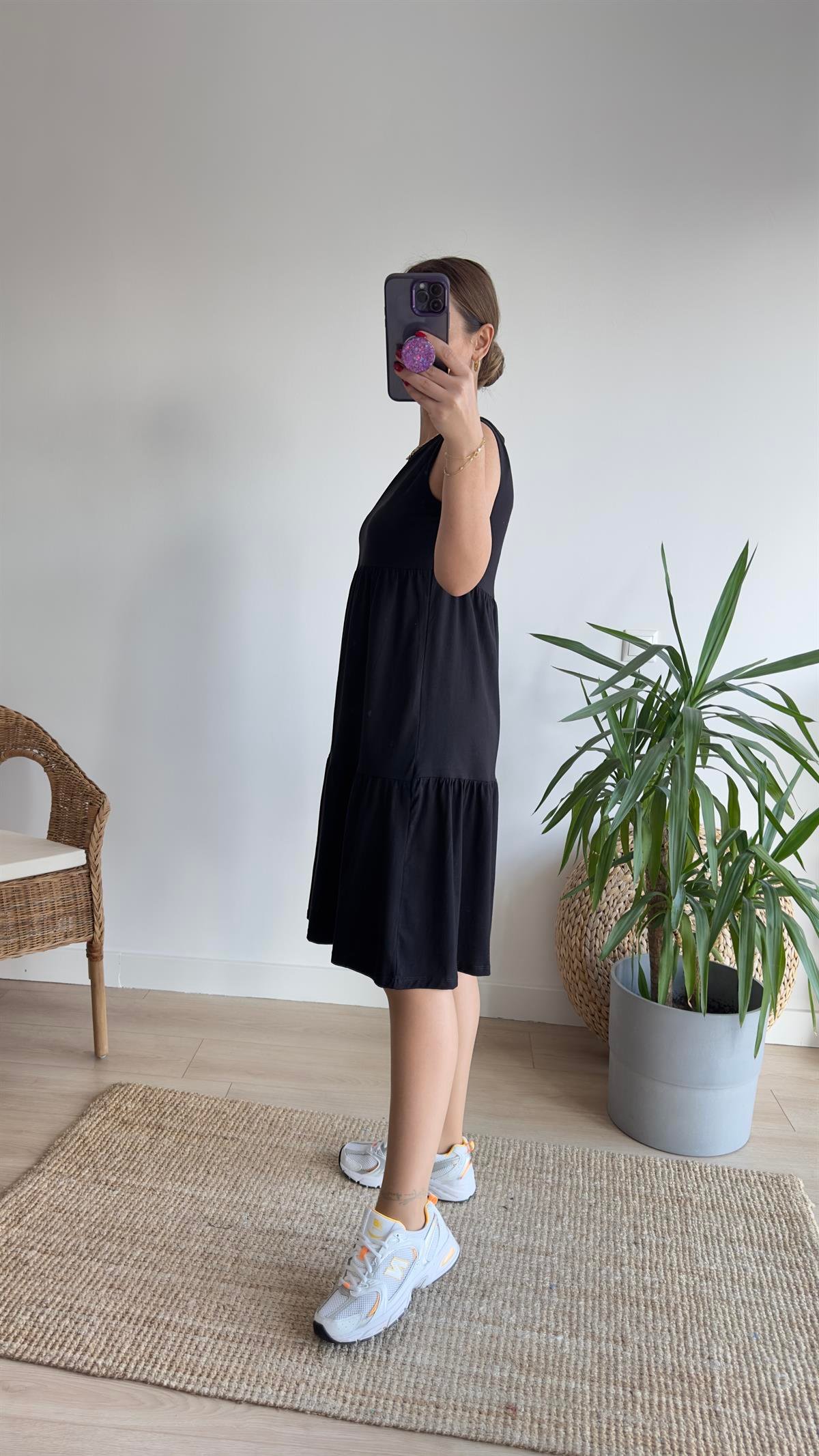 Kolsuz Siyah Volanlı Elbise