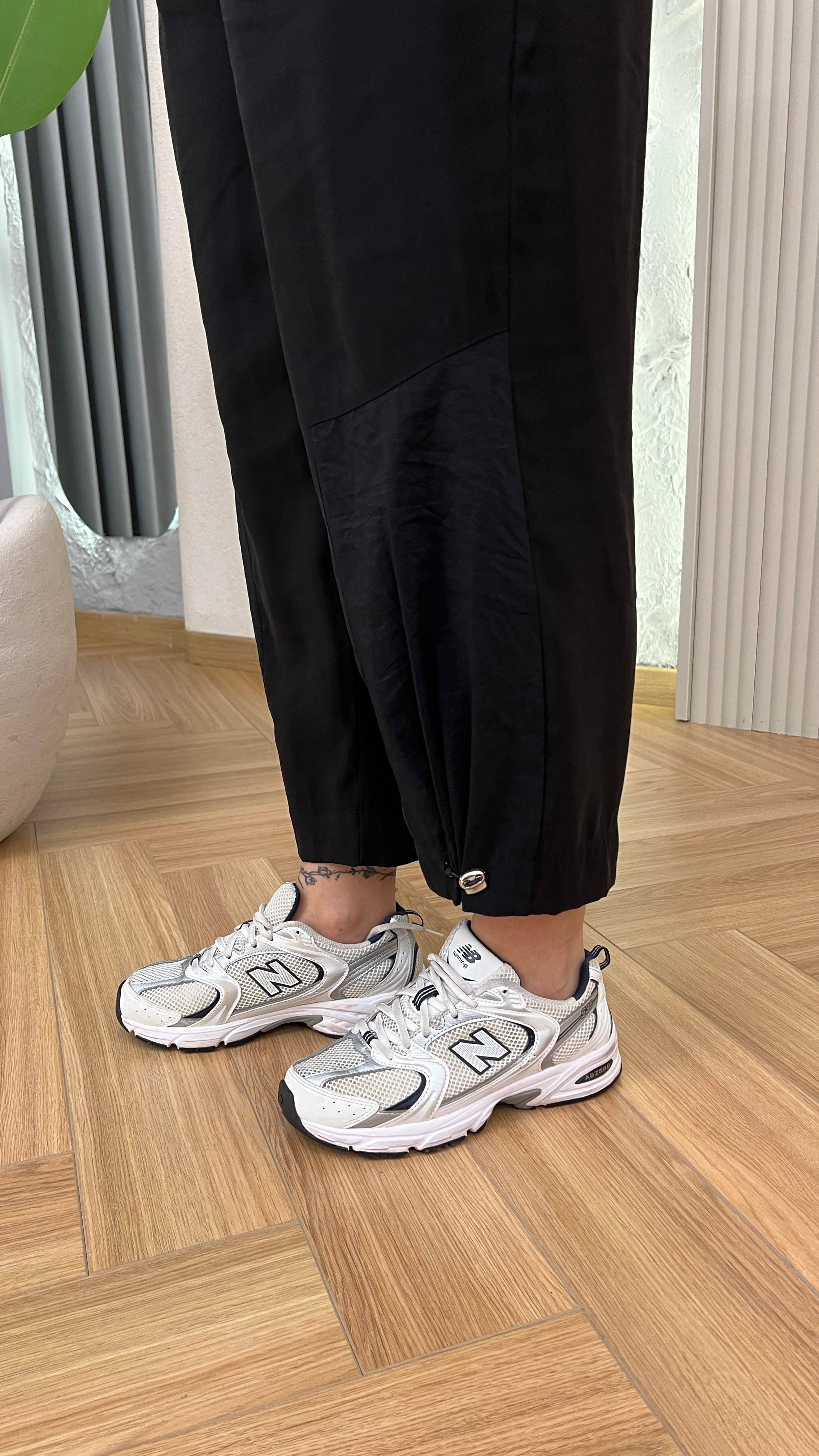 Siyah Resal Paraşüt Detaylı Arkası Lastikli Tensel Pantolon