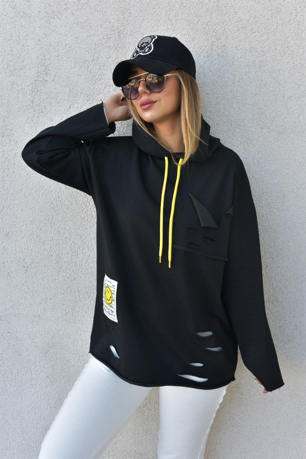 Kesik Detaylı Siyah Sweatshirt