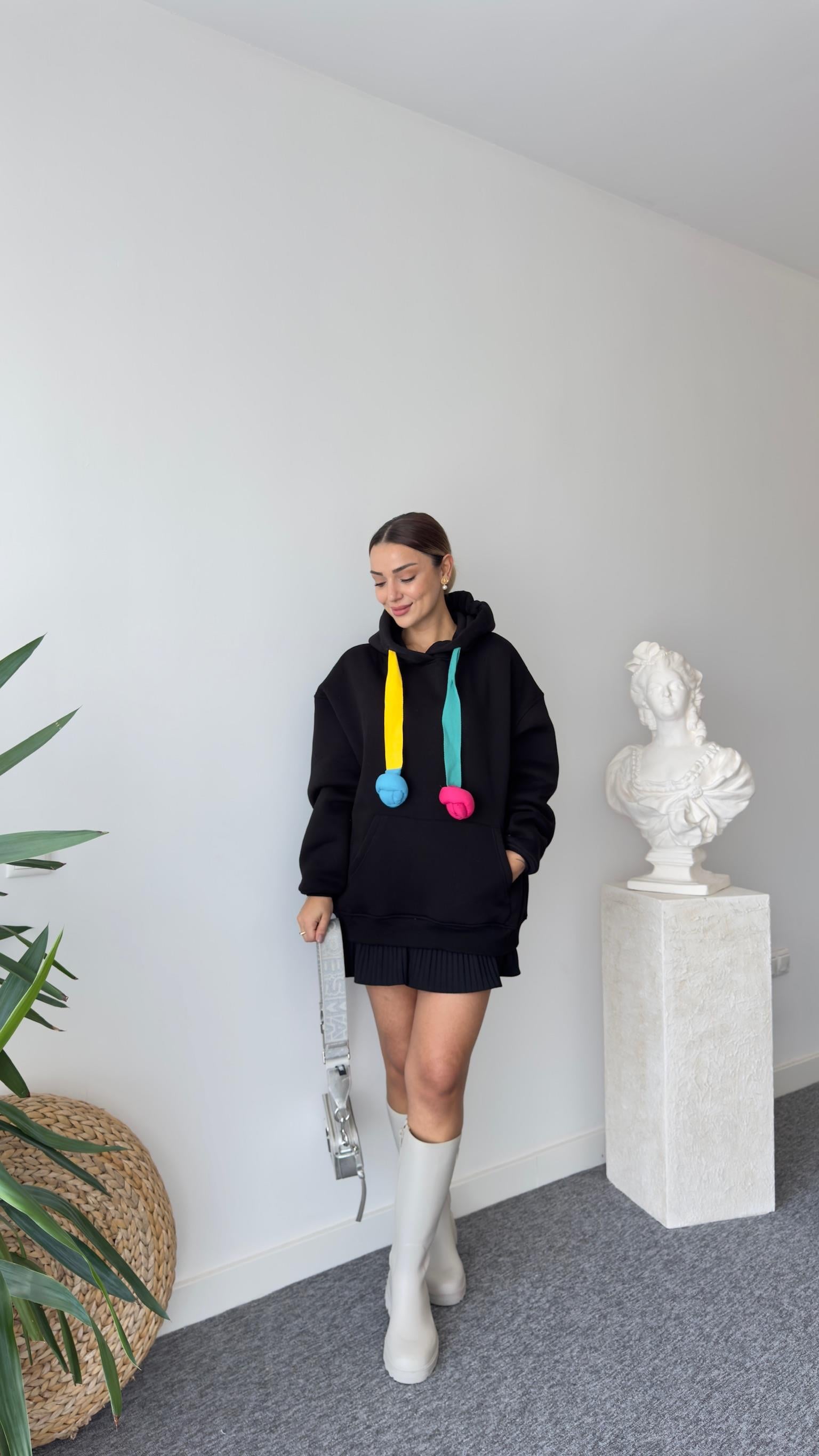 Renkli Kordon Detaylı Salaş Siyah Sweatshirt